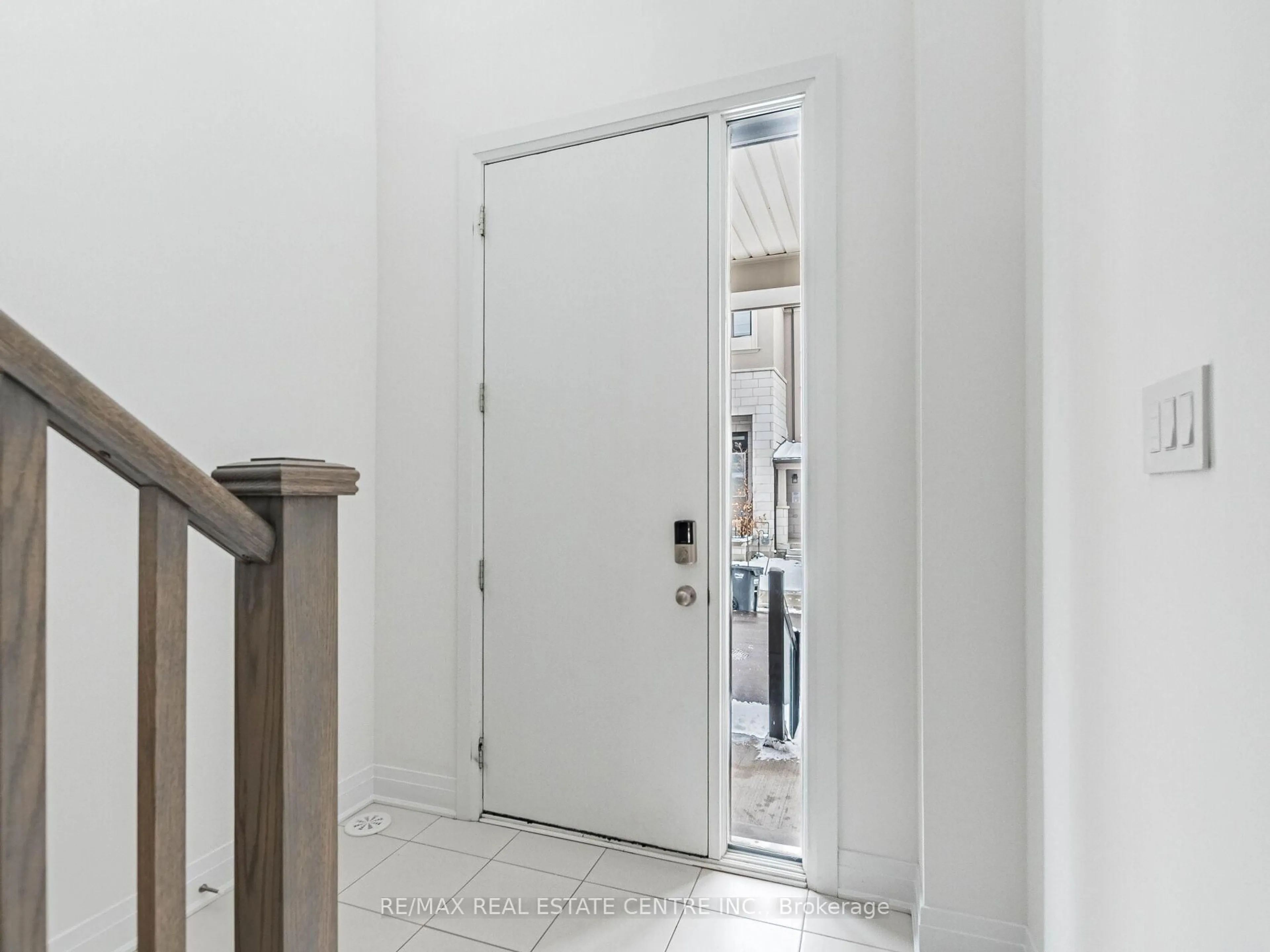 Indoor entryway for 4031 Saida St, Mississauga Ontario L5M 2S8