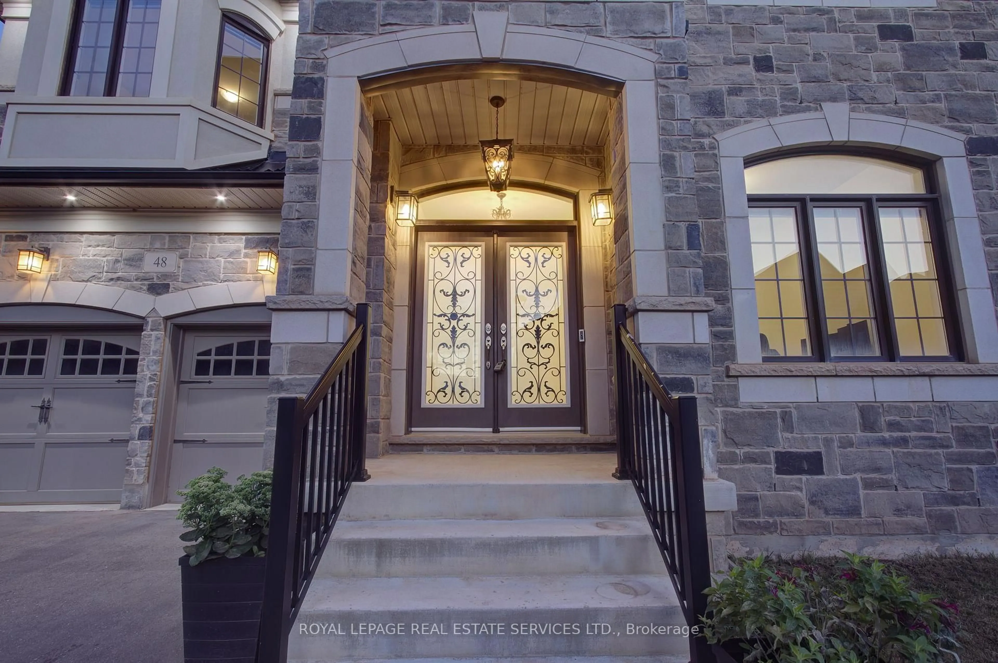Indoor entryway for 48 Viva Gardens, Oakville Ontario L6H 0Z1