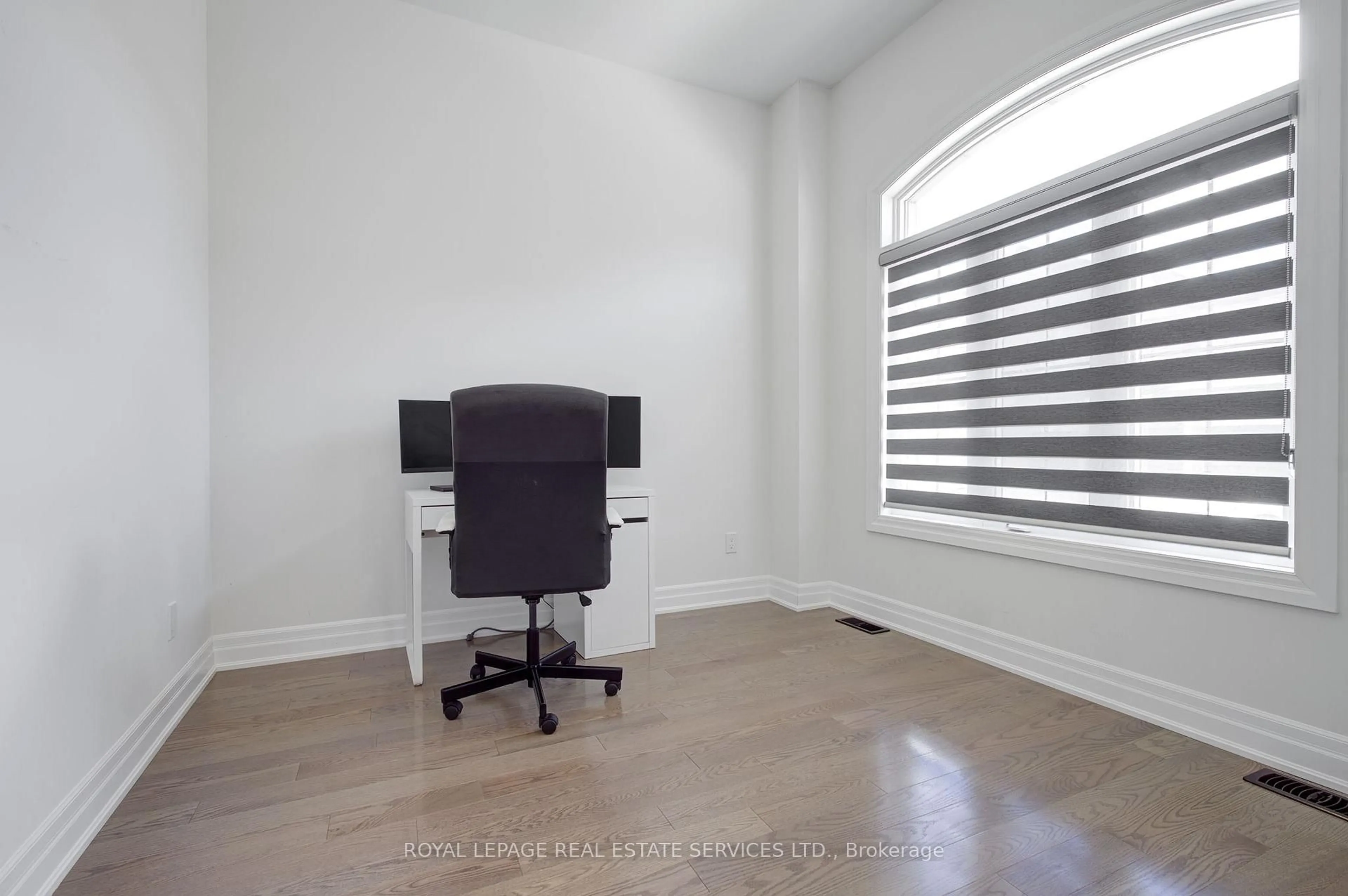 A pic of a room for 48 Viva Gardens, Oakville Ontario L6H 0Z1