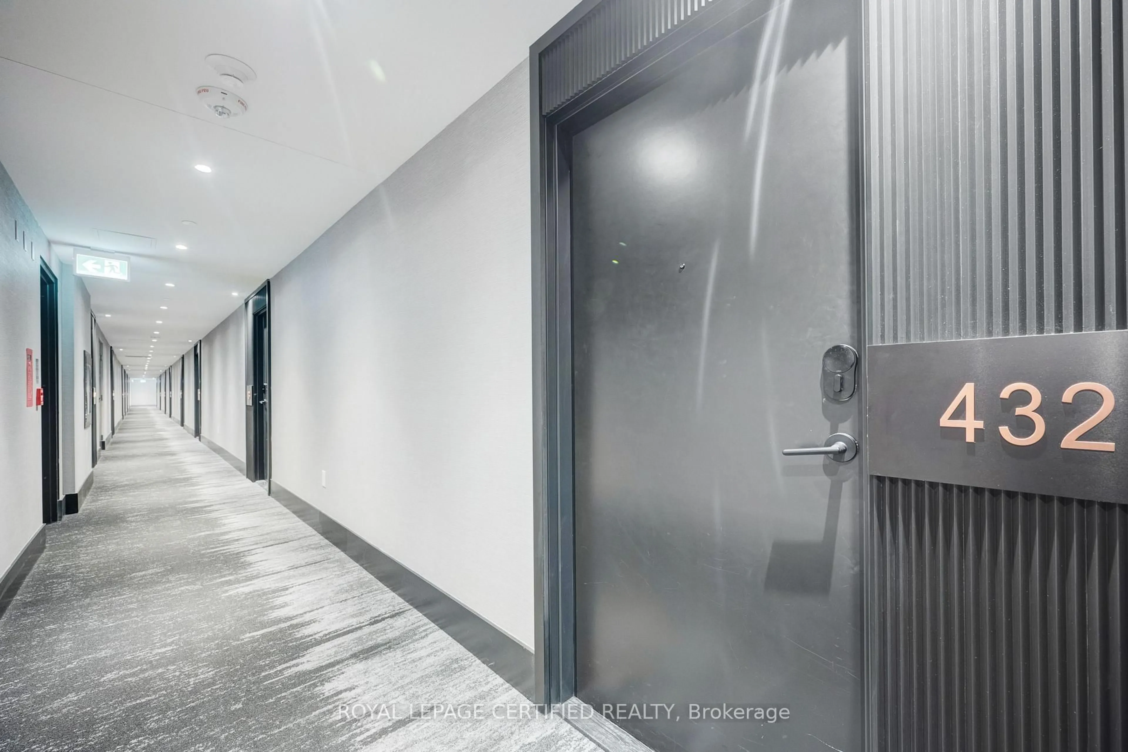 Indoor foyer for 2450 Old Bronte Rd #432, Oakville Ontario L6M 5P6