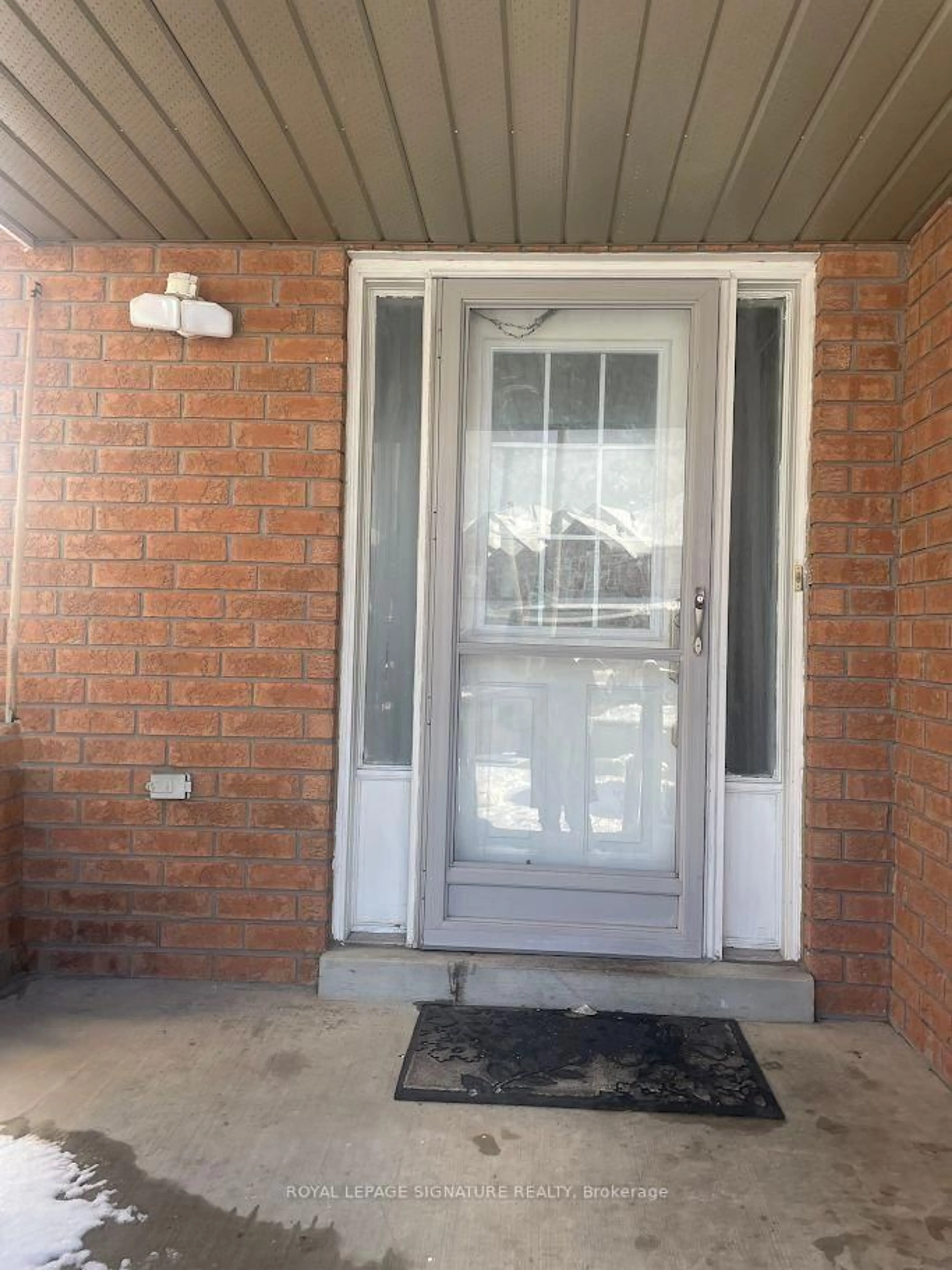 Indoor entryway for 26 Mario St, Brampton Ontario L6P 1N1