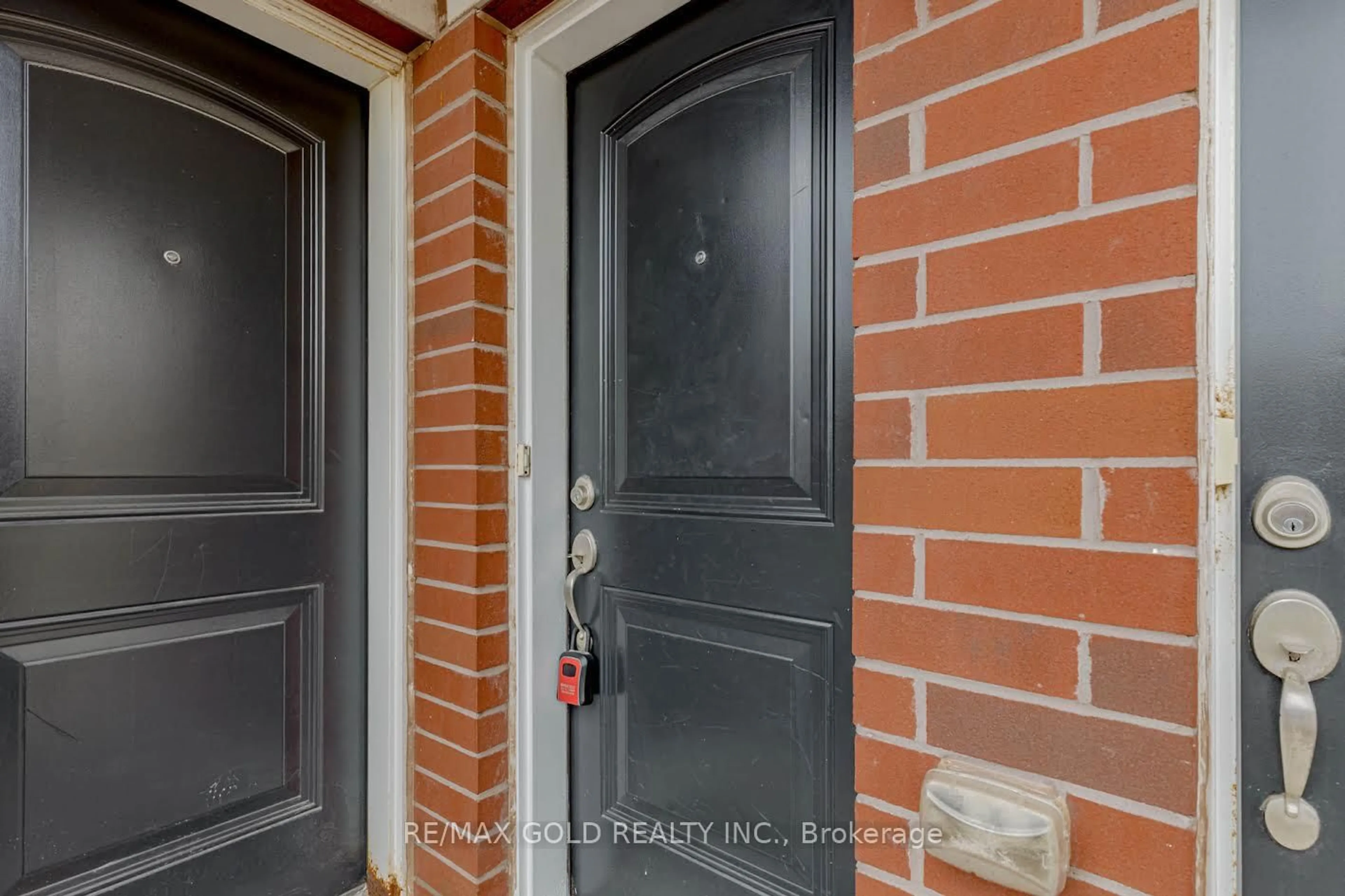 Indoor entryway for 2468 Post Rd #20, Oakville Ontario L6H 0J2