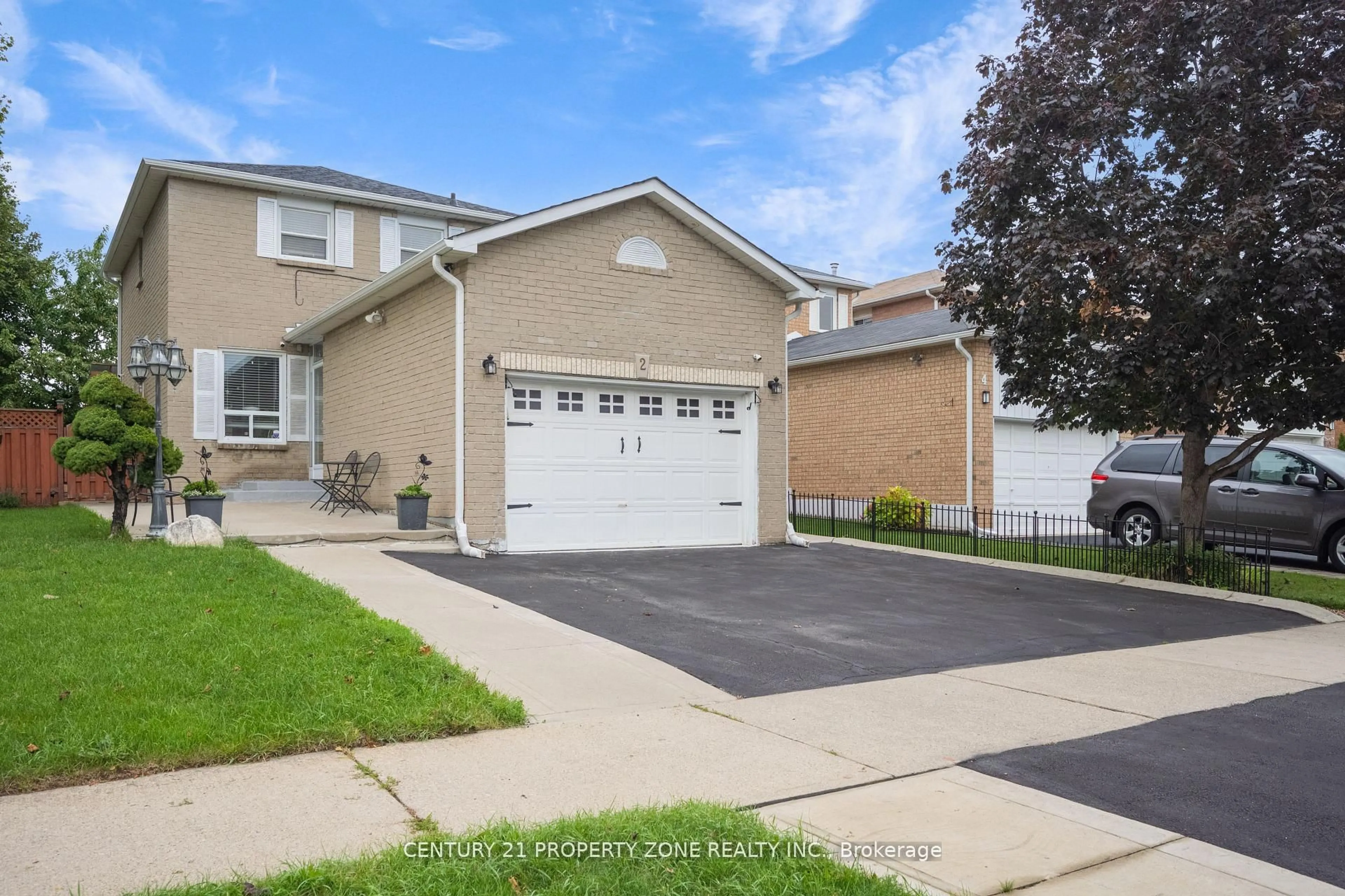 Home with vinyl exterior material, street for 2 Cortez Crt, Brampton Ontario L6X 3Z4