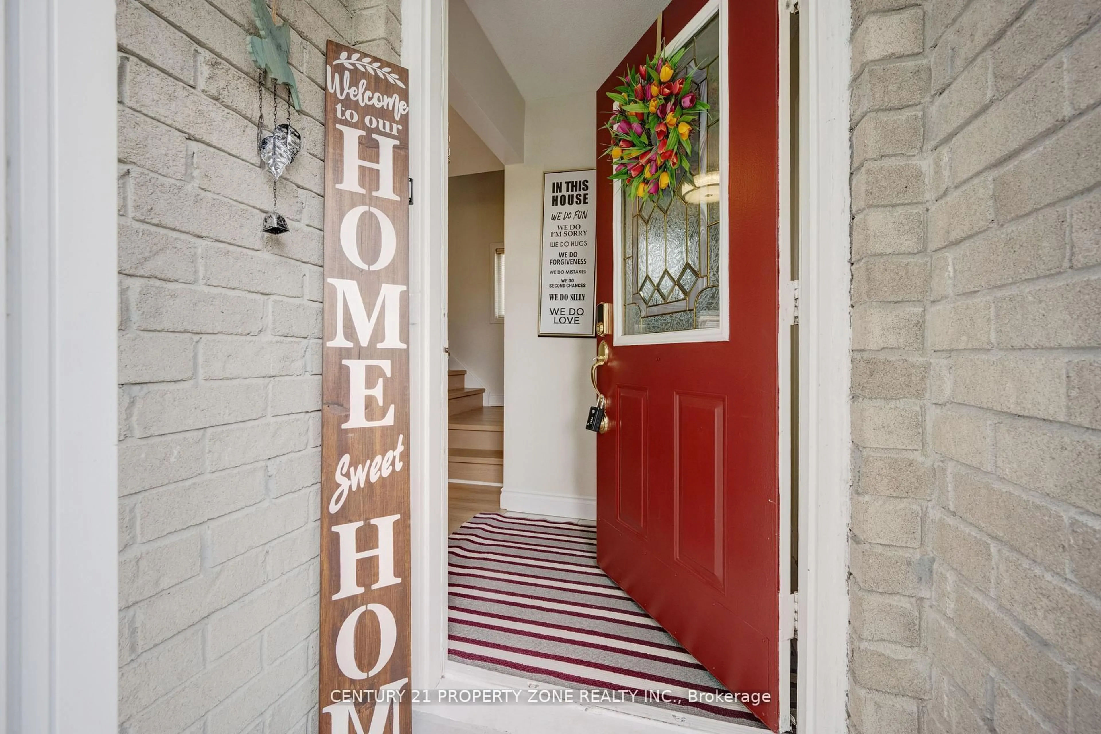 Indoor entryway for 2 Cortez Crt, Brampton Ontario L6X 3Z4