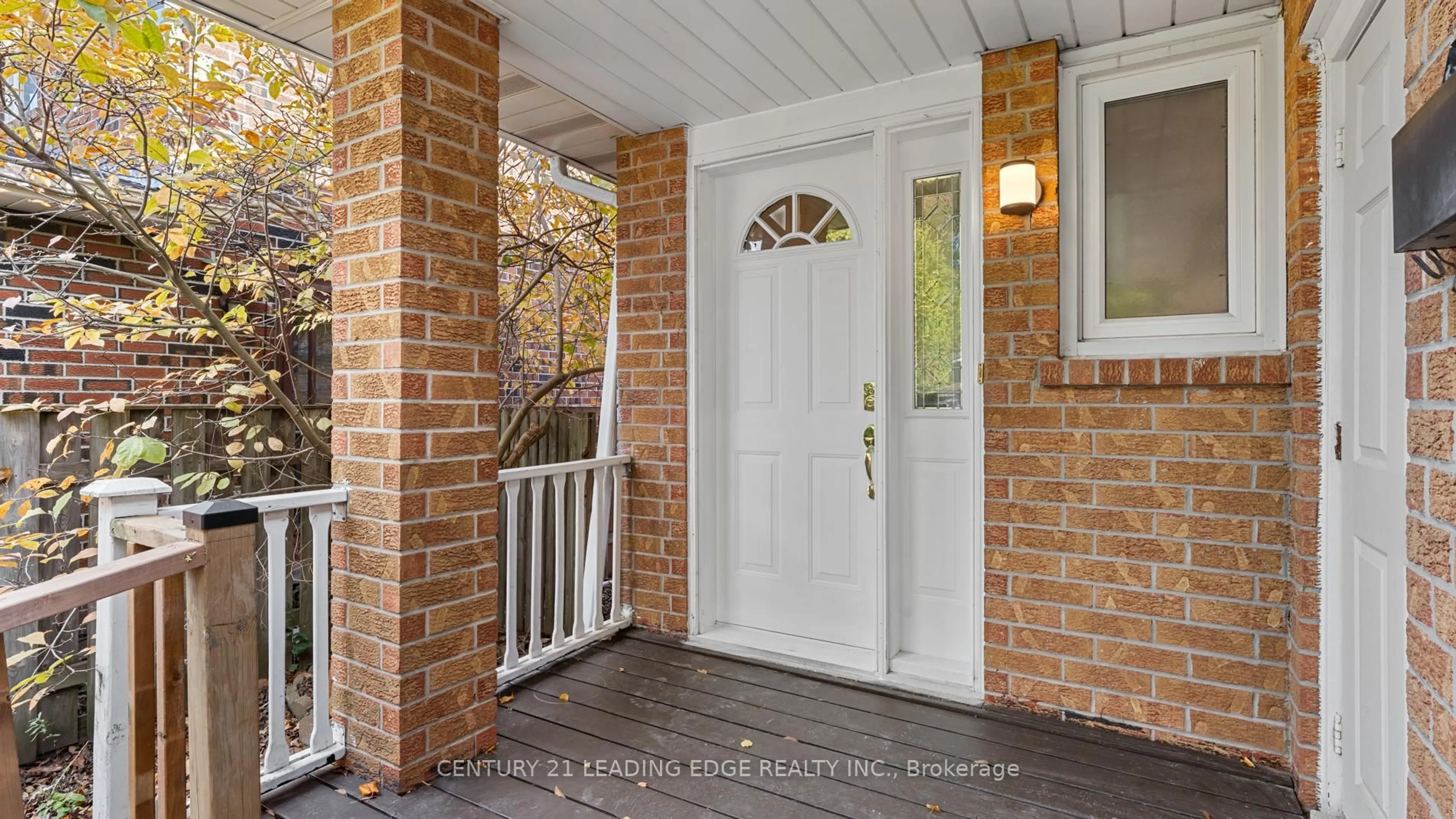 Indoor entryway for 42 Tanager Sq, Brampton Ontario L6Z 1X2