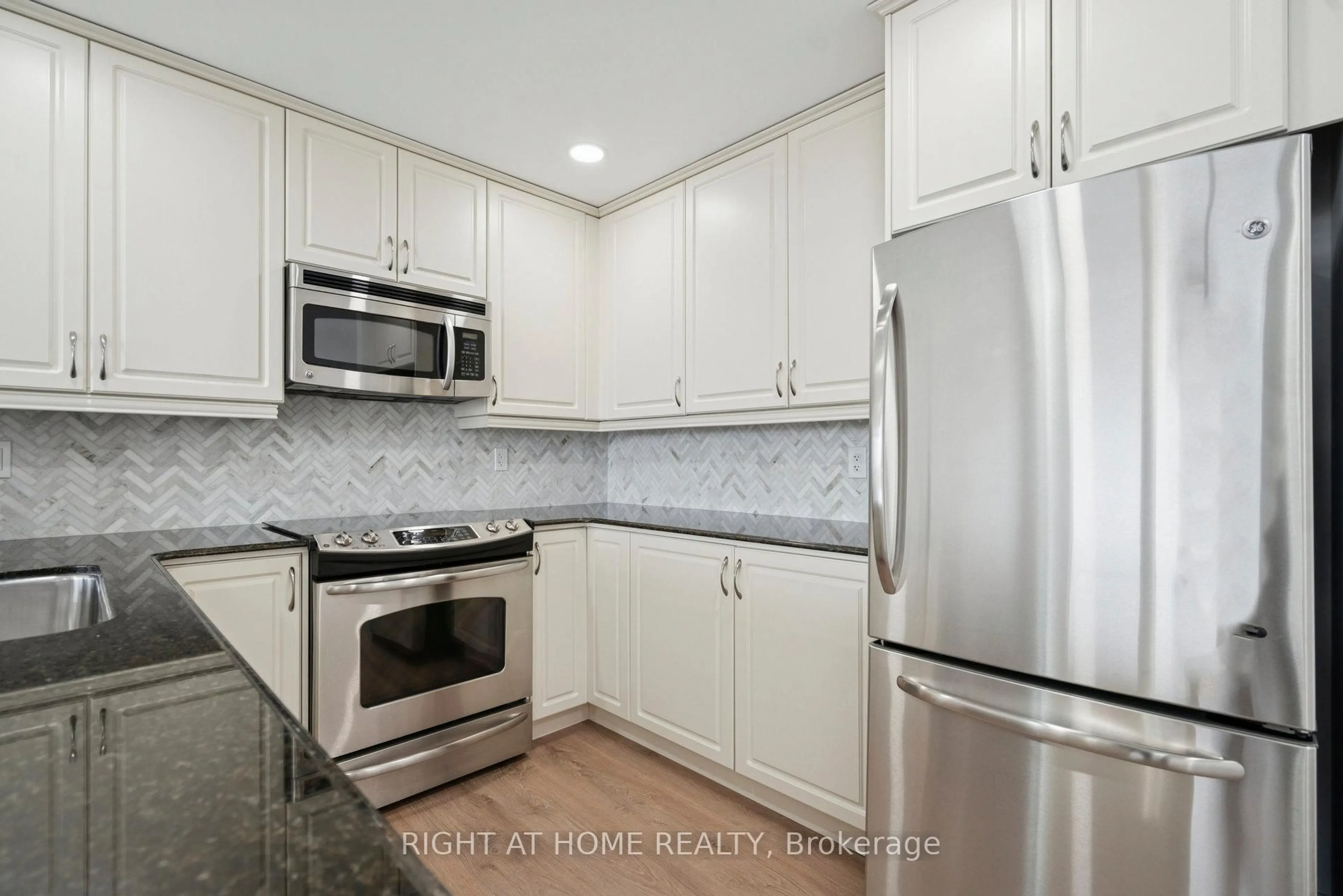 Standard kitchen, ceramic/tile floor for 551 Maple Ave #1002, Burlington Ontario L7S 1M7