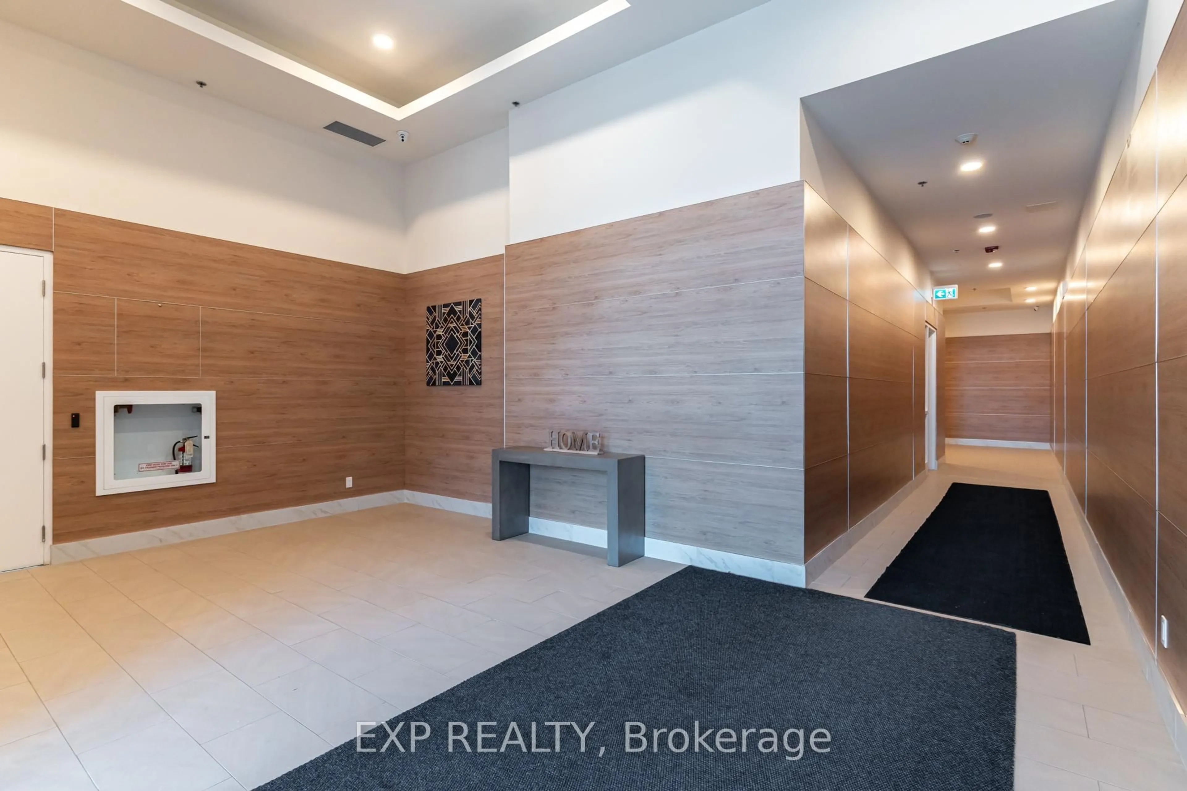 Indoor foyer for 2522 Keele St #610, Toronto Ontario M6L 2N8