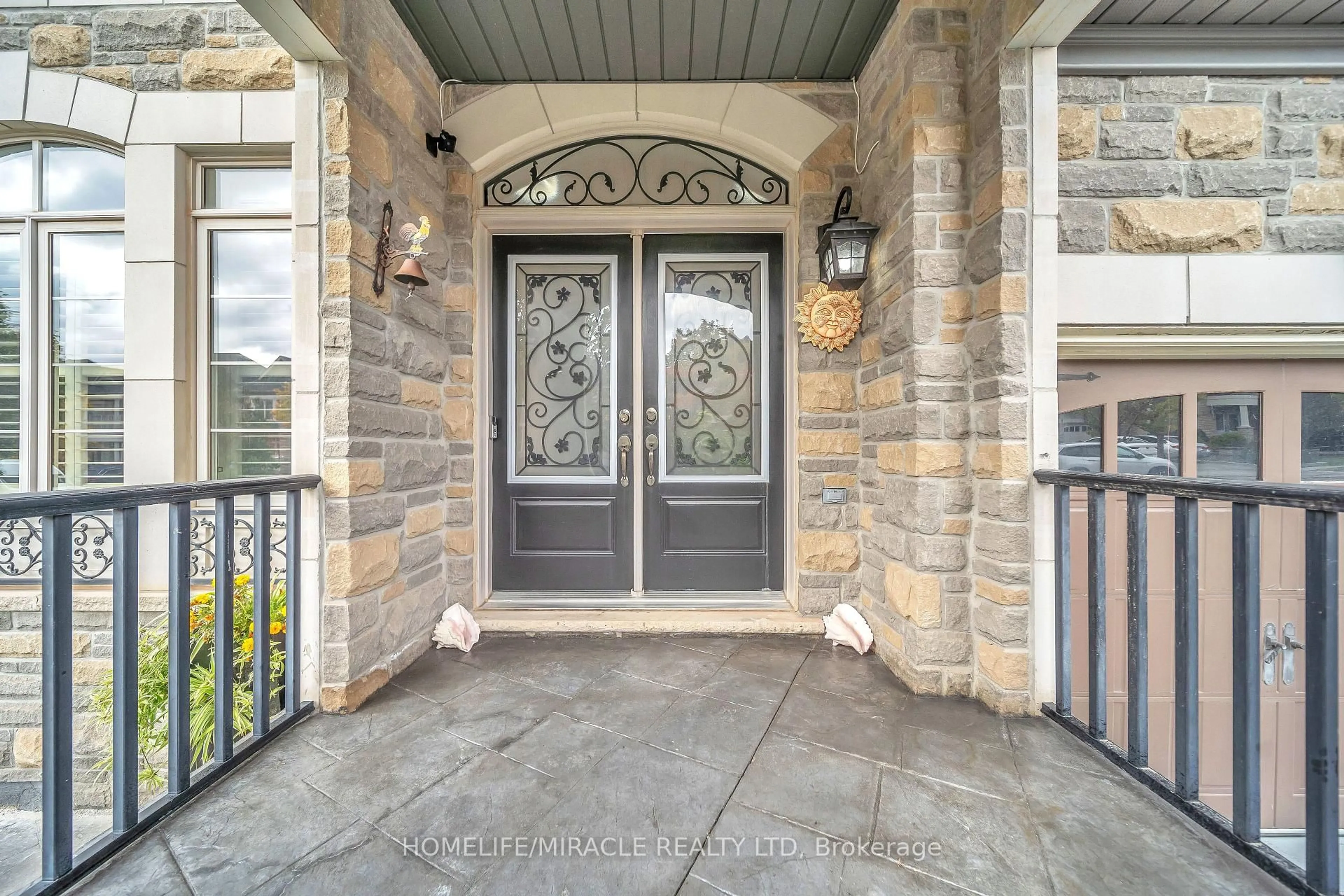 Indoor entryway for 24 Haywood Dr, Brampton Ontario L6X 0W1