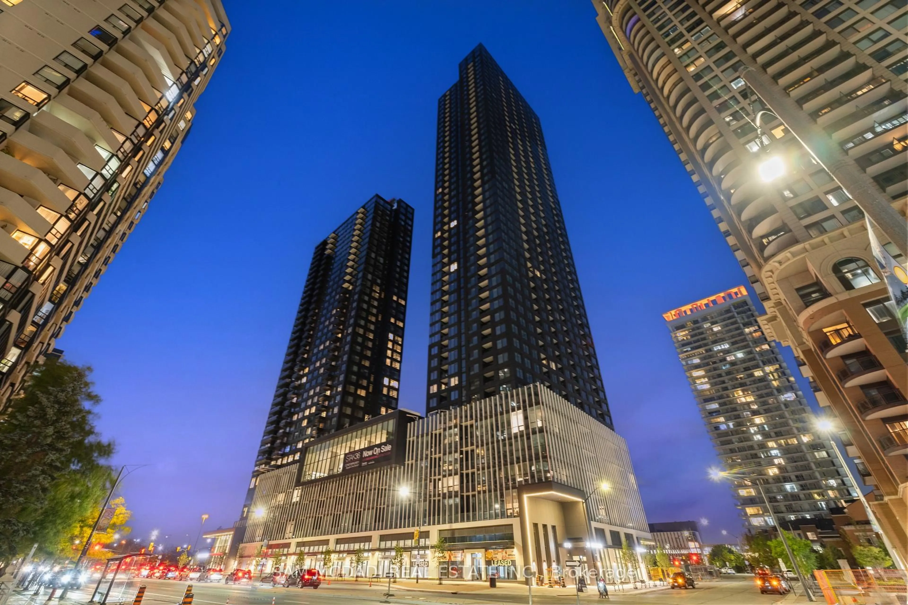 Indoor foyer for 395 Square One Dr #3104, Mississauga Ontario L5B 0P6