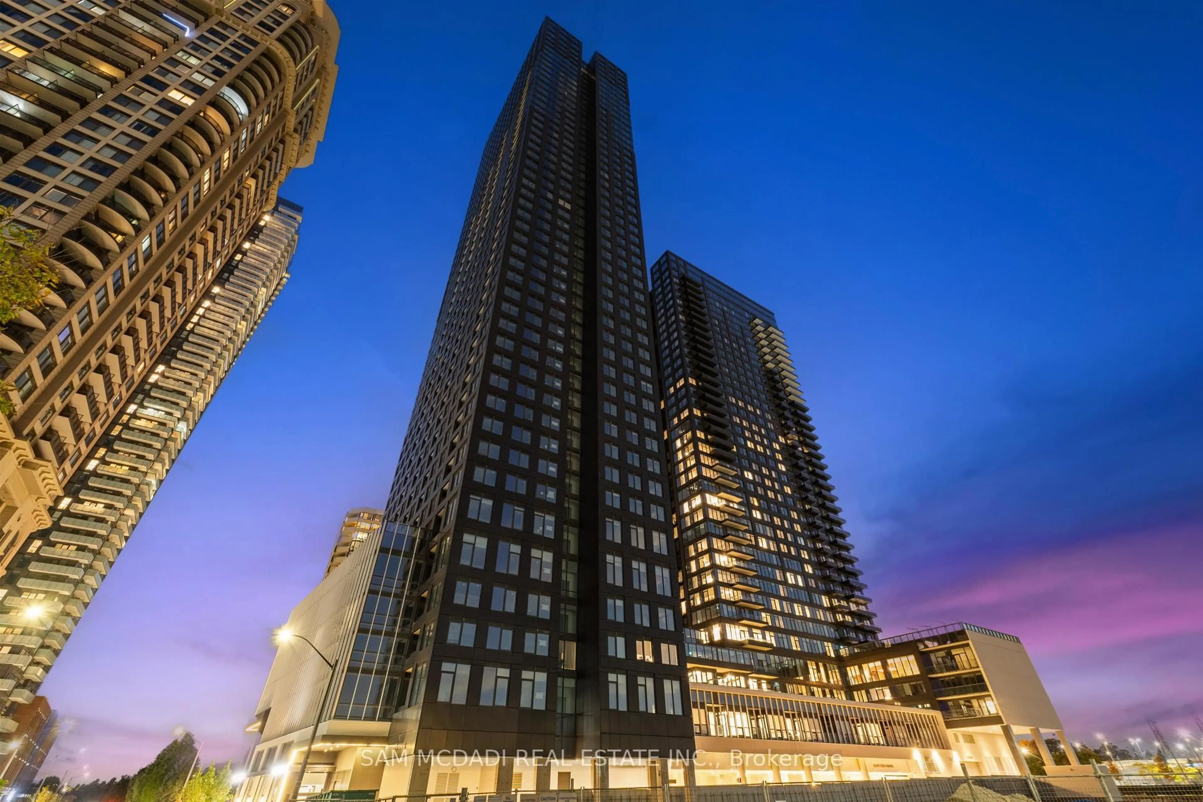 Indoor foyer for 395 Square One Dr #3104, Mississauga Ontario L5B 0P6