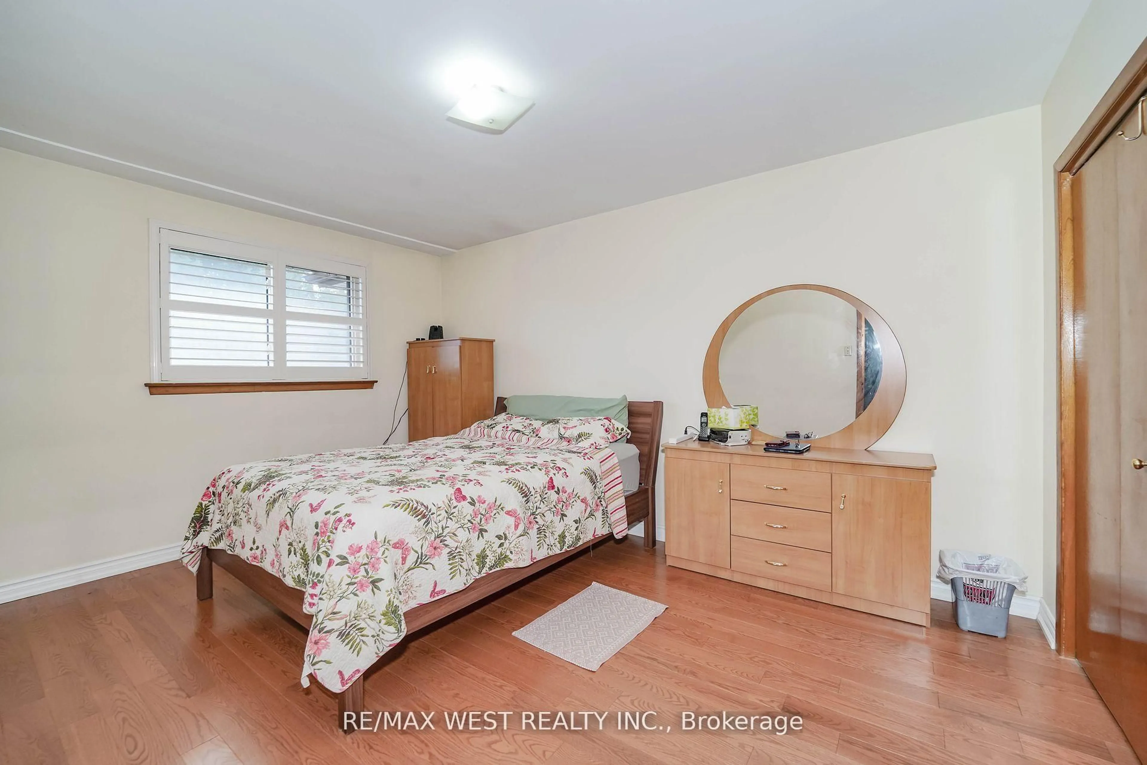 A pic of a room for 139 Shoreham Dr, Toronto Ontario M3N 1S8