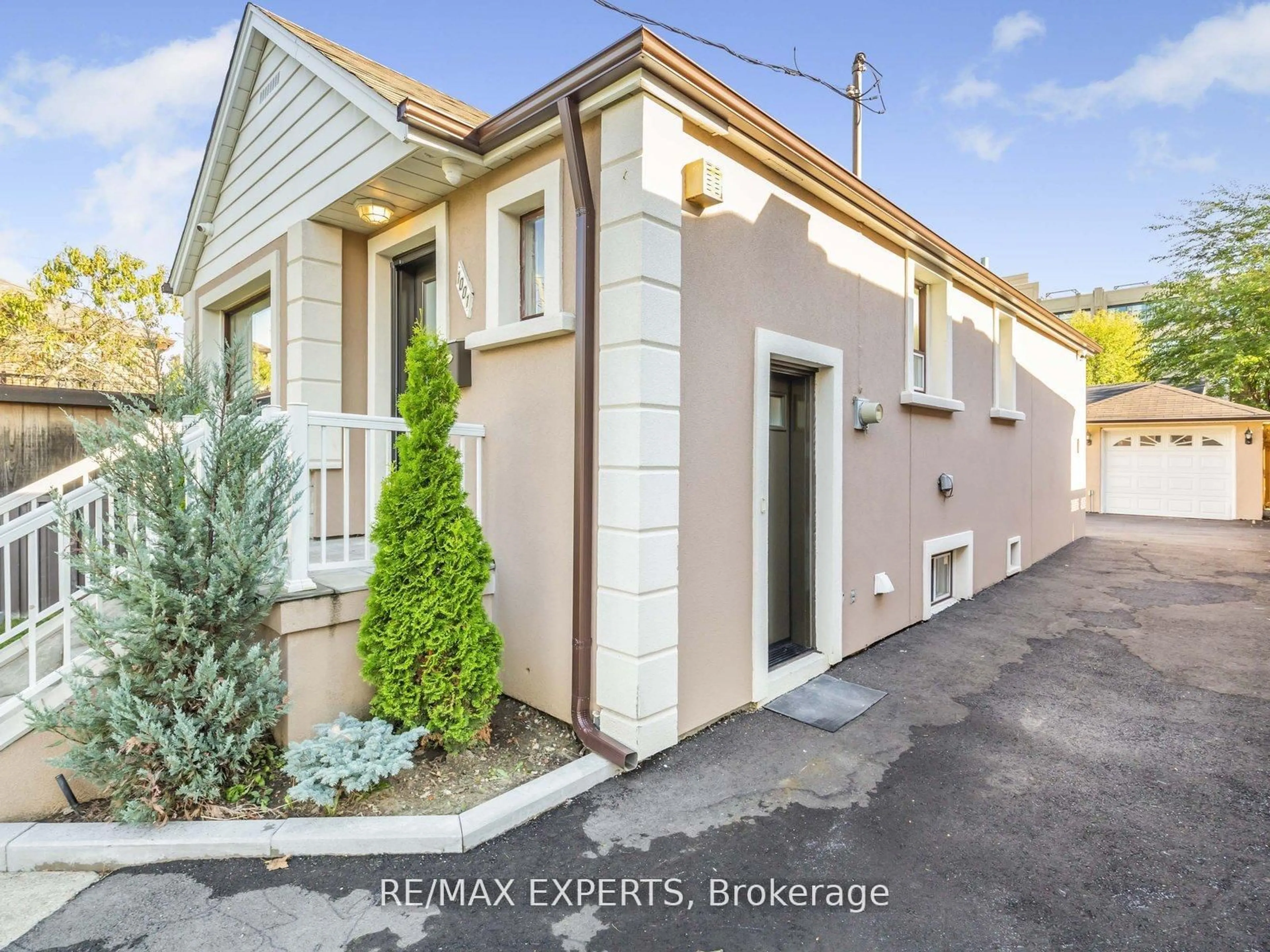 A pic from outside/outdoor area/front of a property/back of a property/a pic from drone, street for 1001 Castlefield Ave, Toronto Ontario M6B 1E4