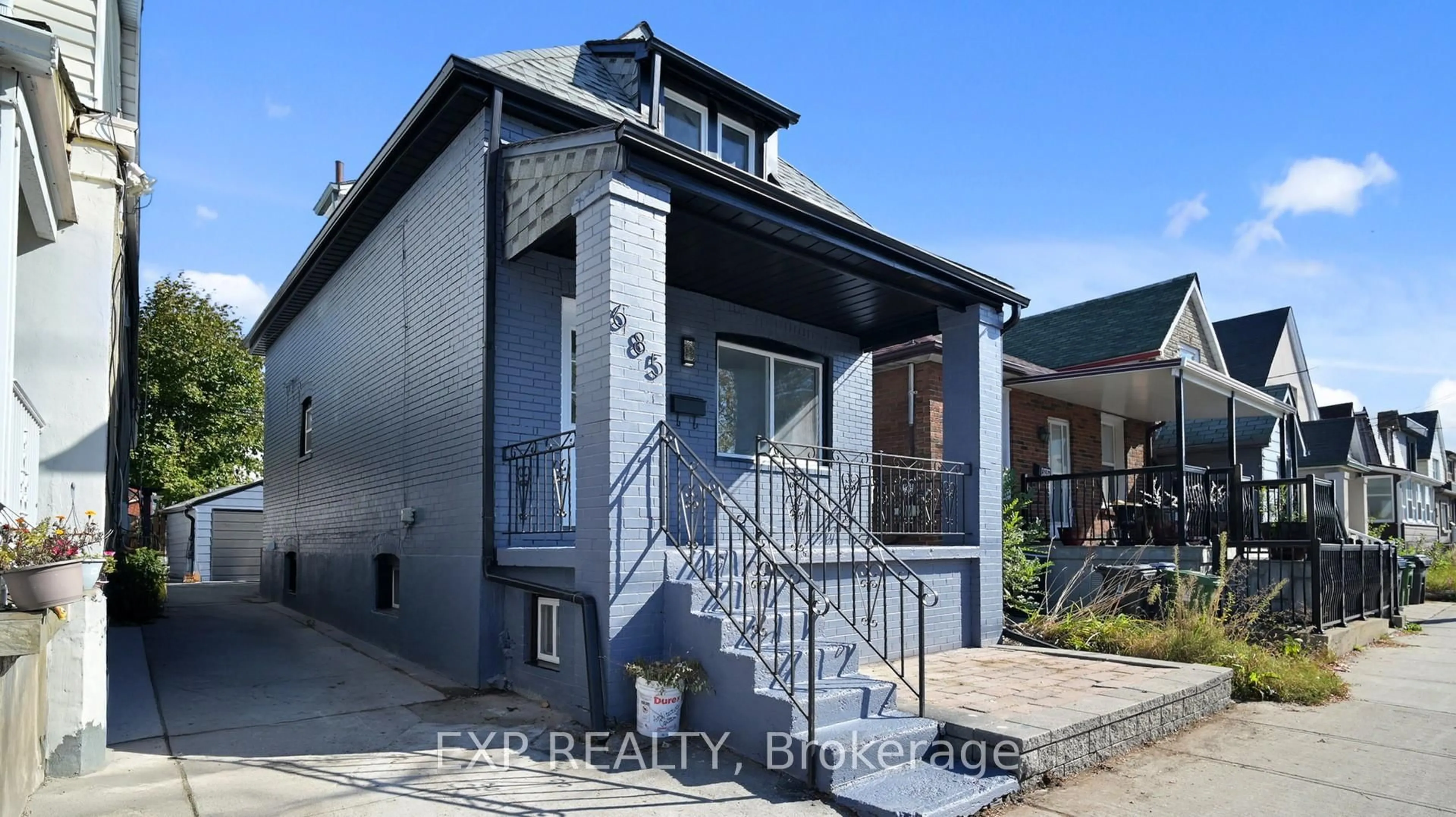 Unknown for 685 Jane St, Toronto Ontario M6N 4A6