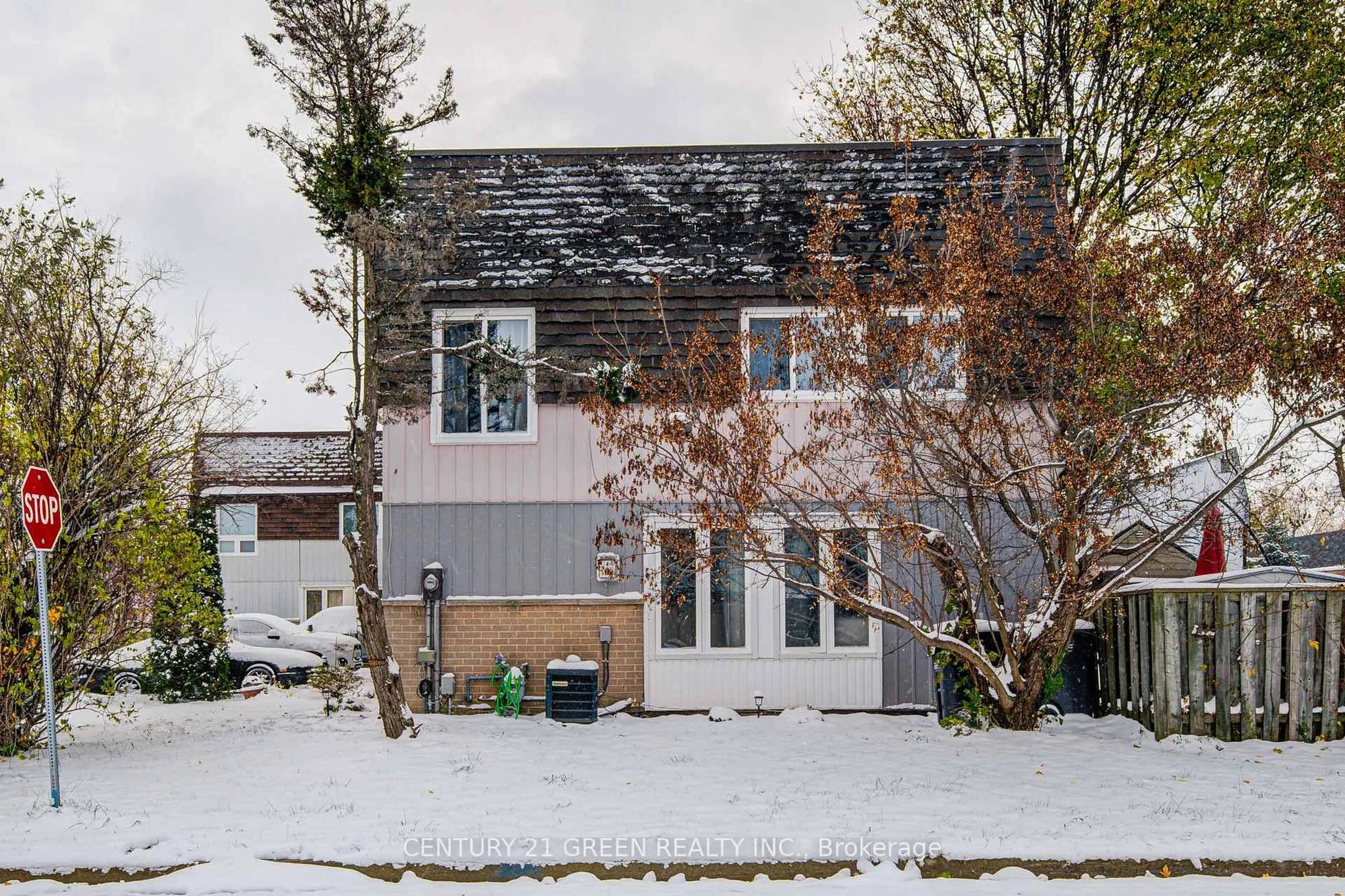 A pic from outside/outdoor area/front of a property/back of a property/a pic from drone, street for 1 Greenarrow Crt, Brampton Ontario L6S 2K1