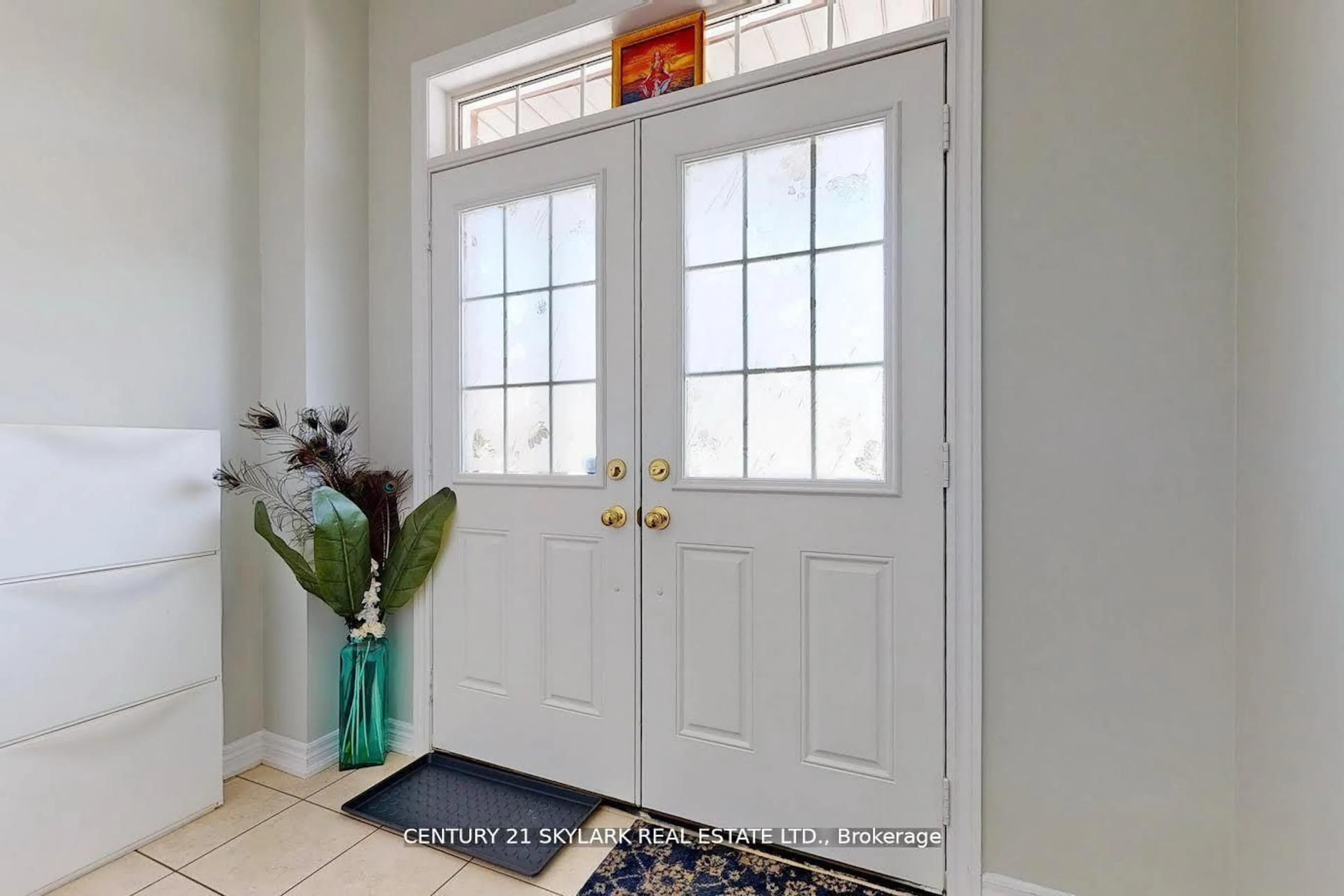 Indoor entryway for 14 Mission Ridge Tr, Brampton Ontario L6P 0B5