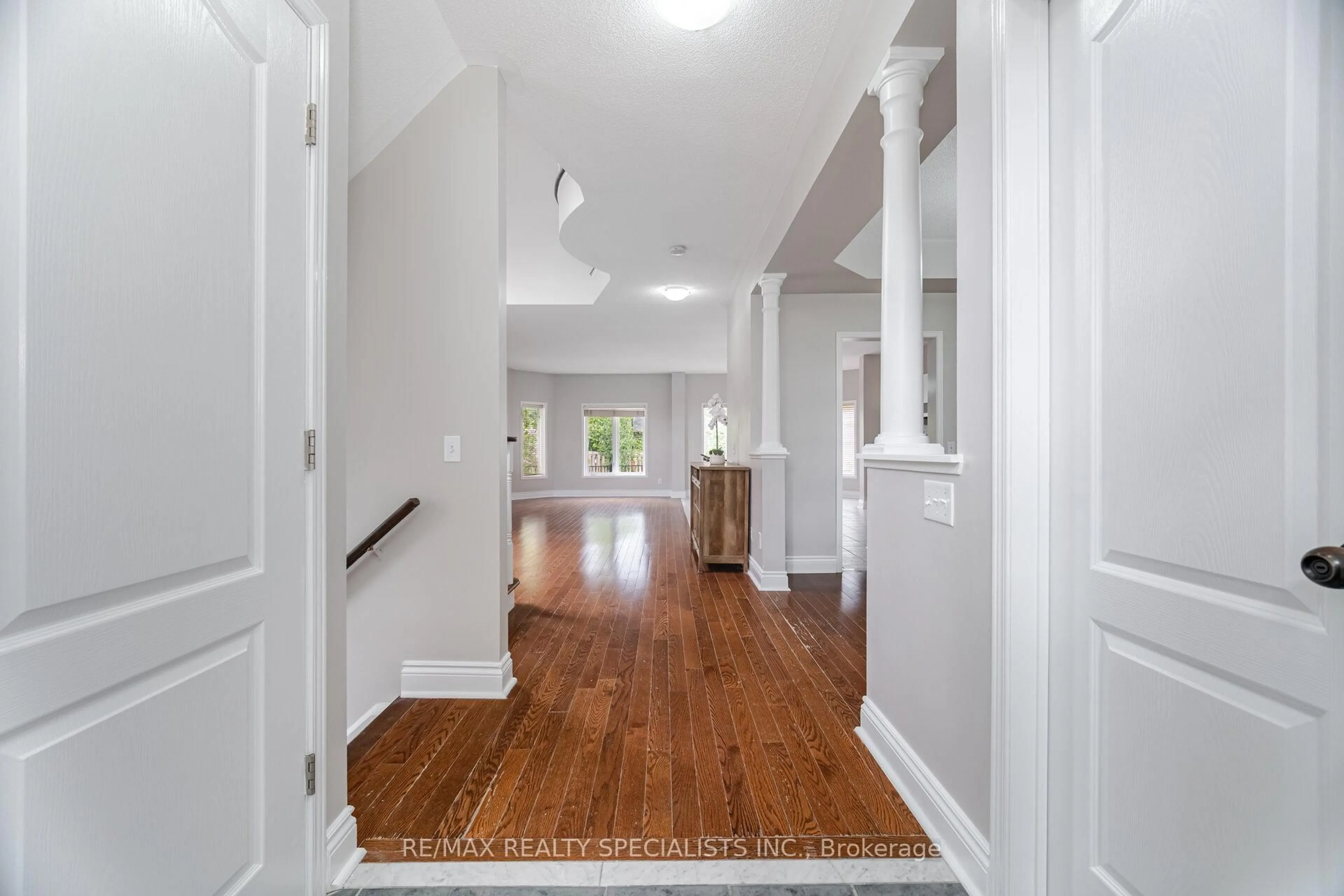 Indoor entryway for 2676 Castle Hill Cres, Oakville Ontario L6H 6J1