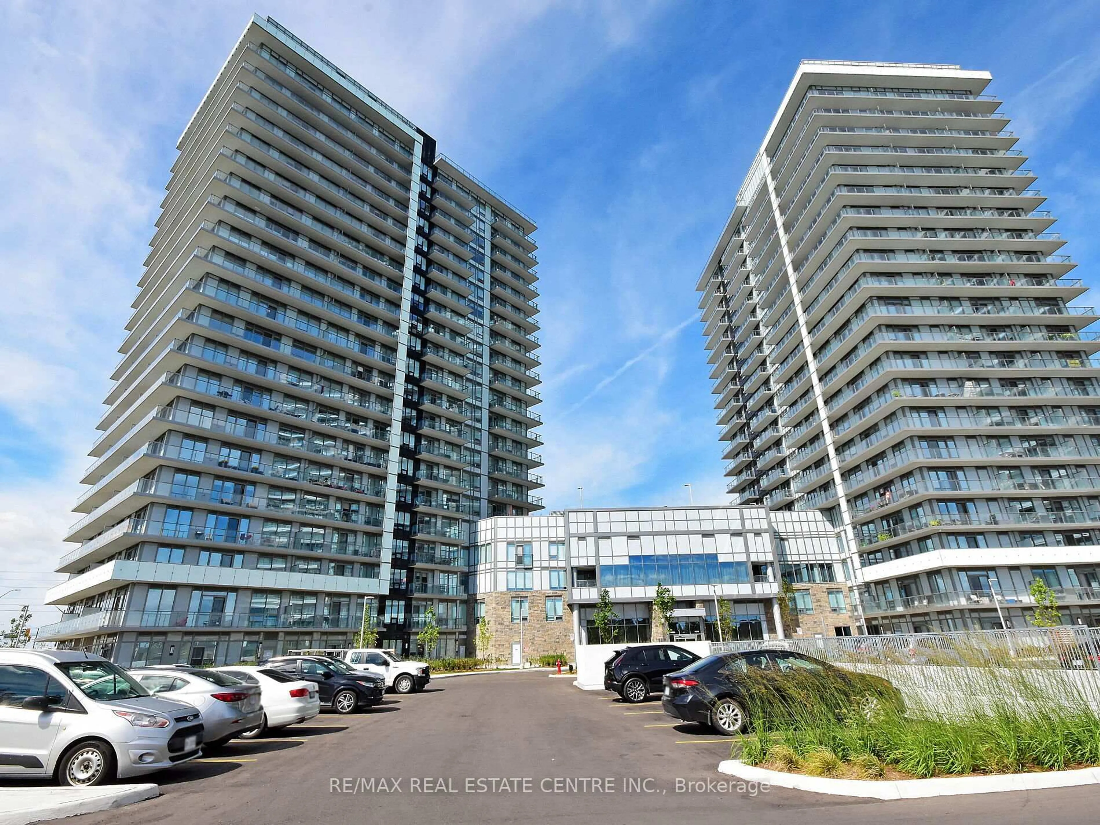 Indoor foyer for 4675 Metcalfe Ave #1508, Mississauga Ontario L5M 0Z8