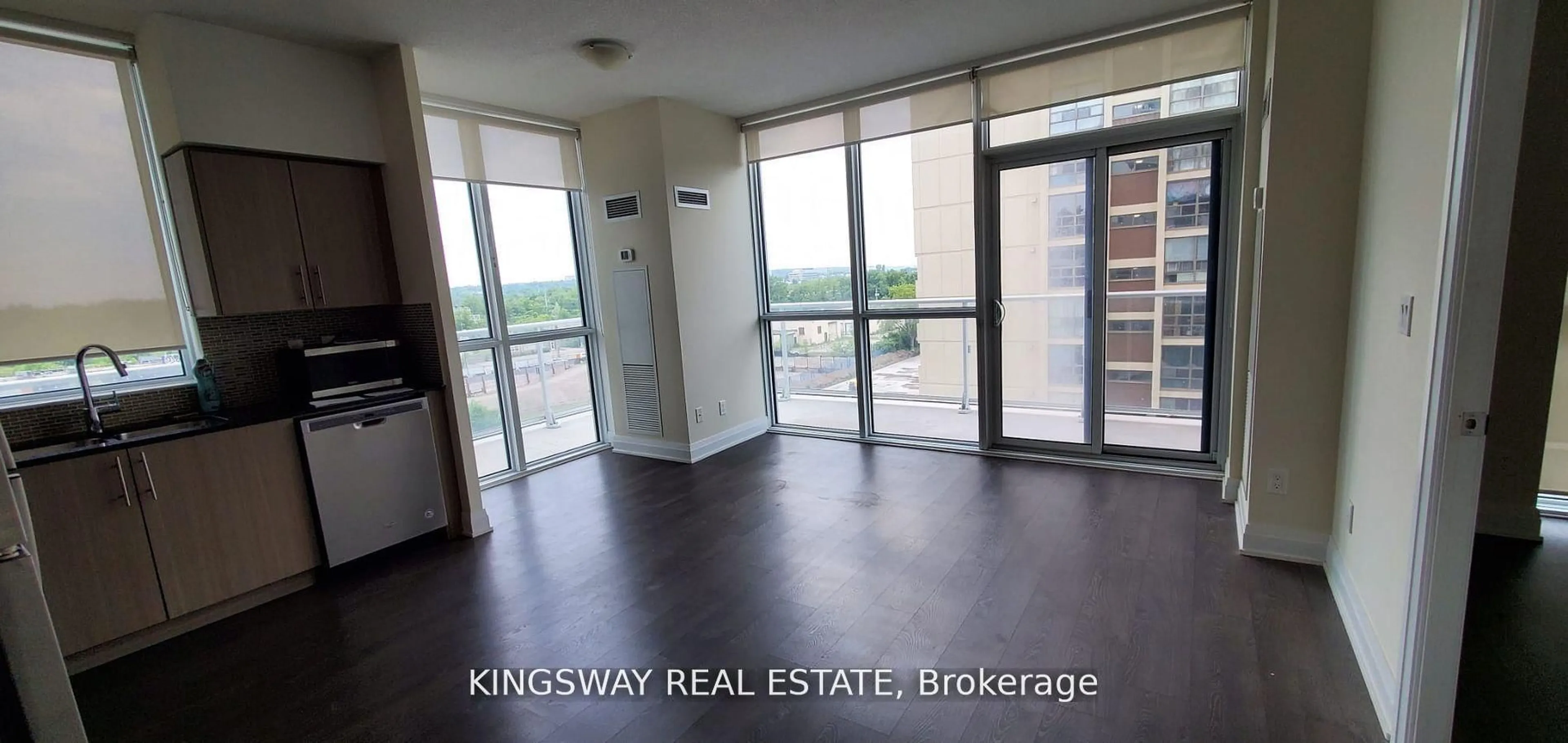 Indoor entryway for 55 Speers Rd #503, Oakville Ontario L6K 3V5