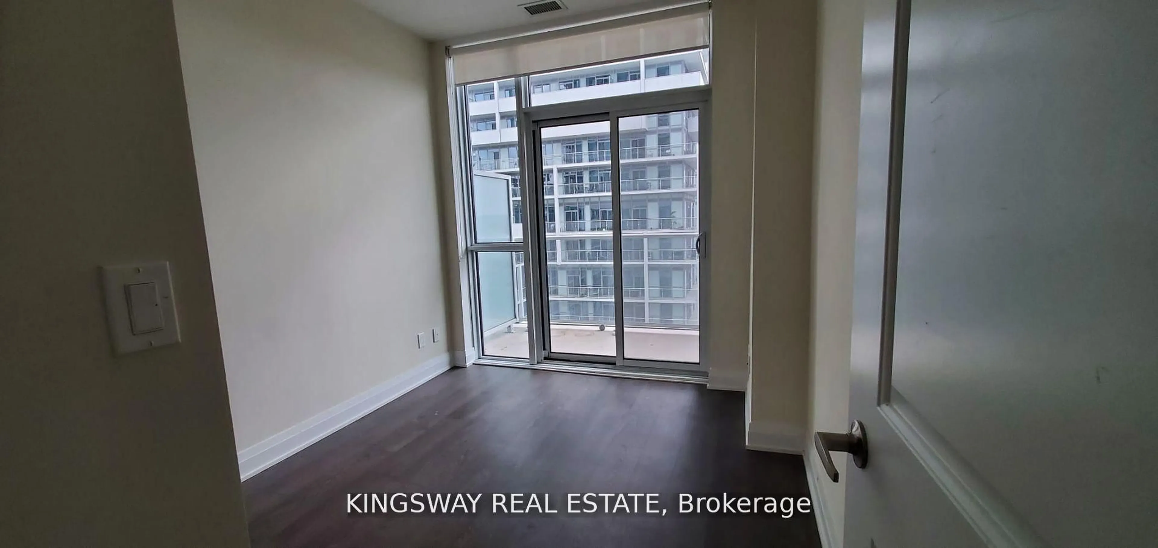 Indoor entryway for 55 Speers Rd #503, Oakville Ontario L6K 3V5