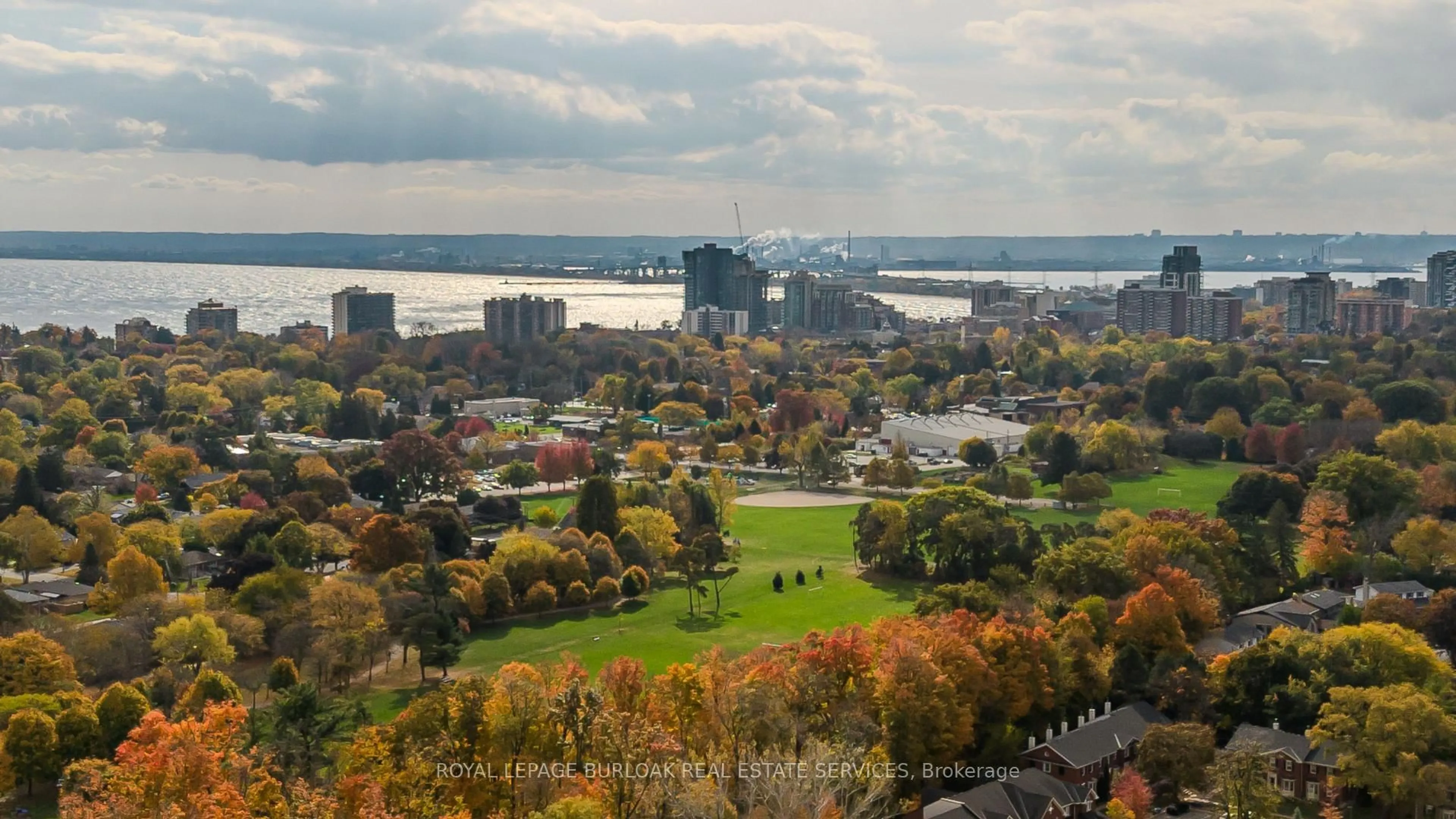 A pic from outside/outdoor area/front of a property/back of a property/a pic from drone, water/lake/river/ocean view for 3029 Eva Dr, Burlington Ontario L7N 2K3