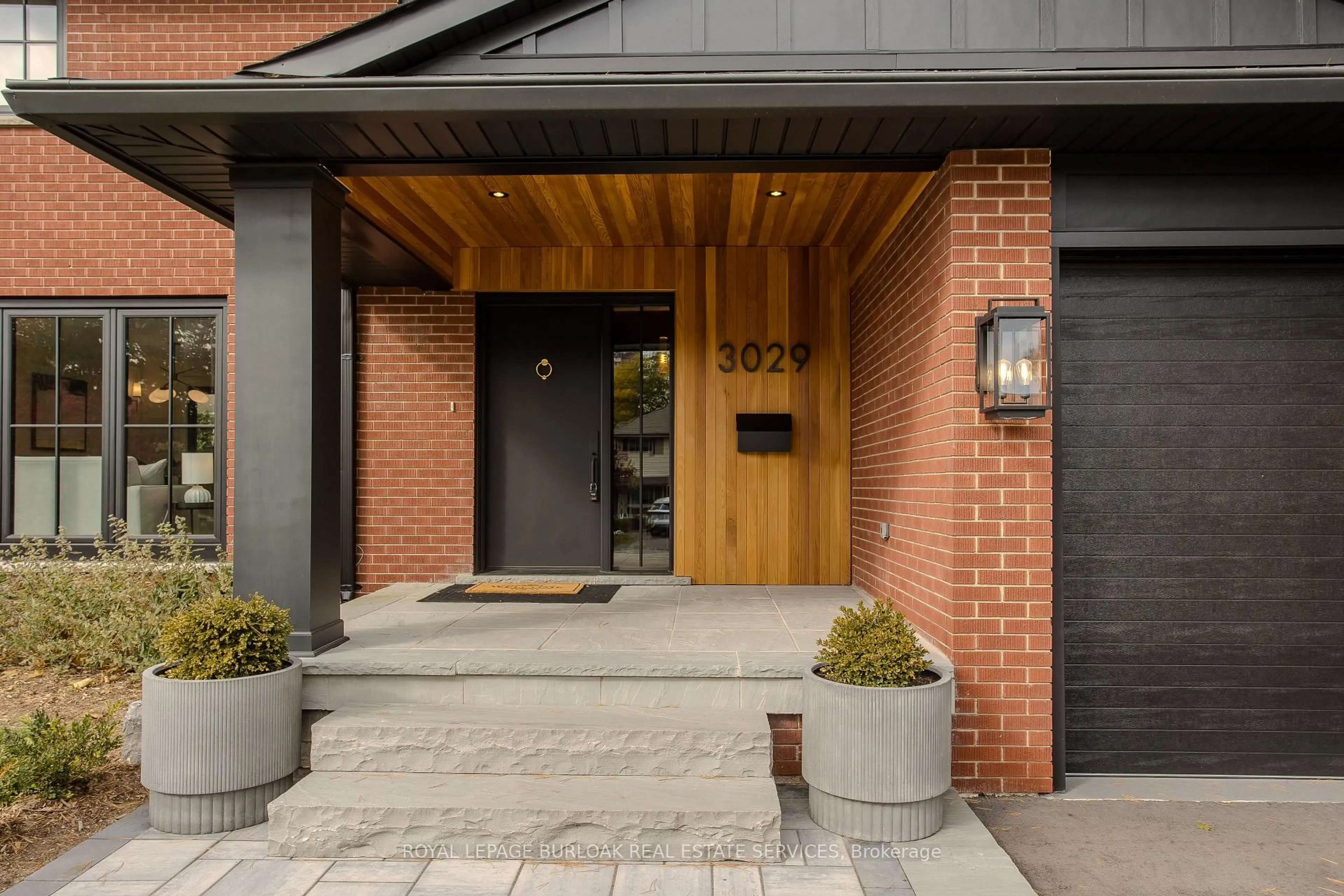 Home with brick exterior material, street for 3029 Eva Dr, Burlington Ontario L7N 2K3