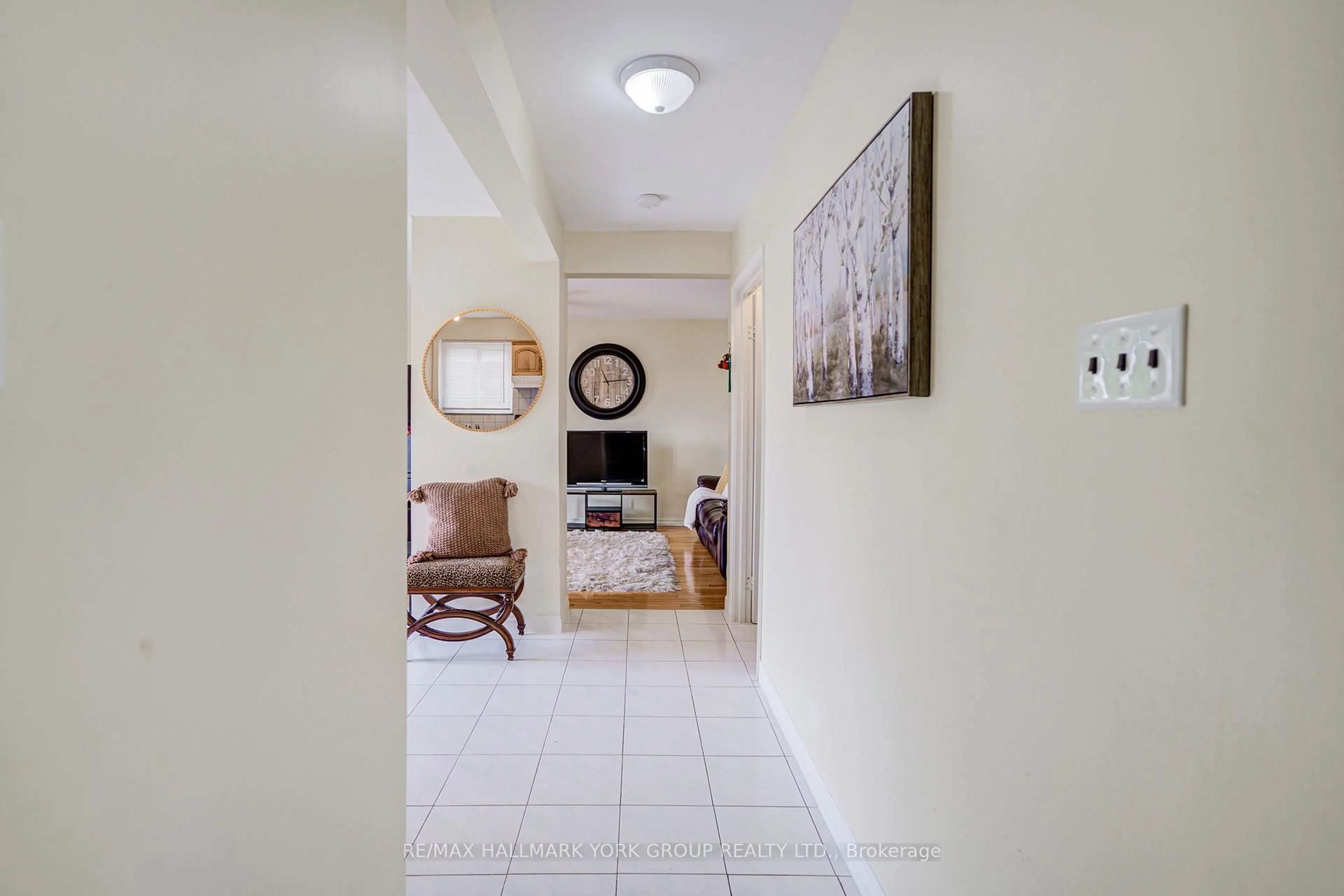 Indoor entryway for 9 Bur Oak Way #6, Toronto Ontario M3L 2G3