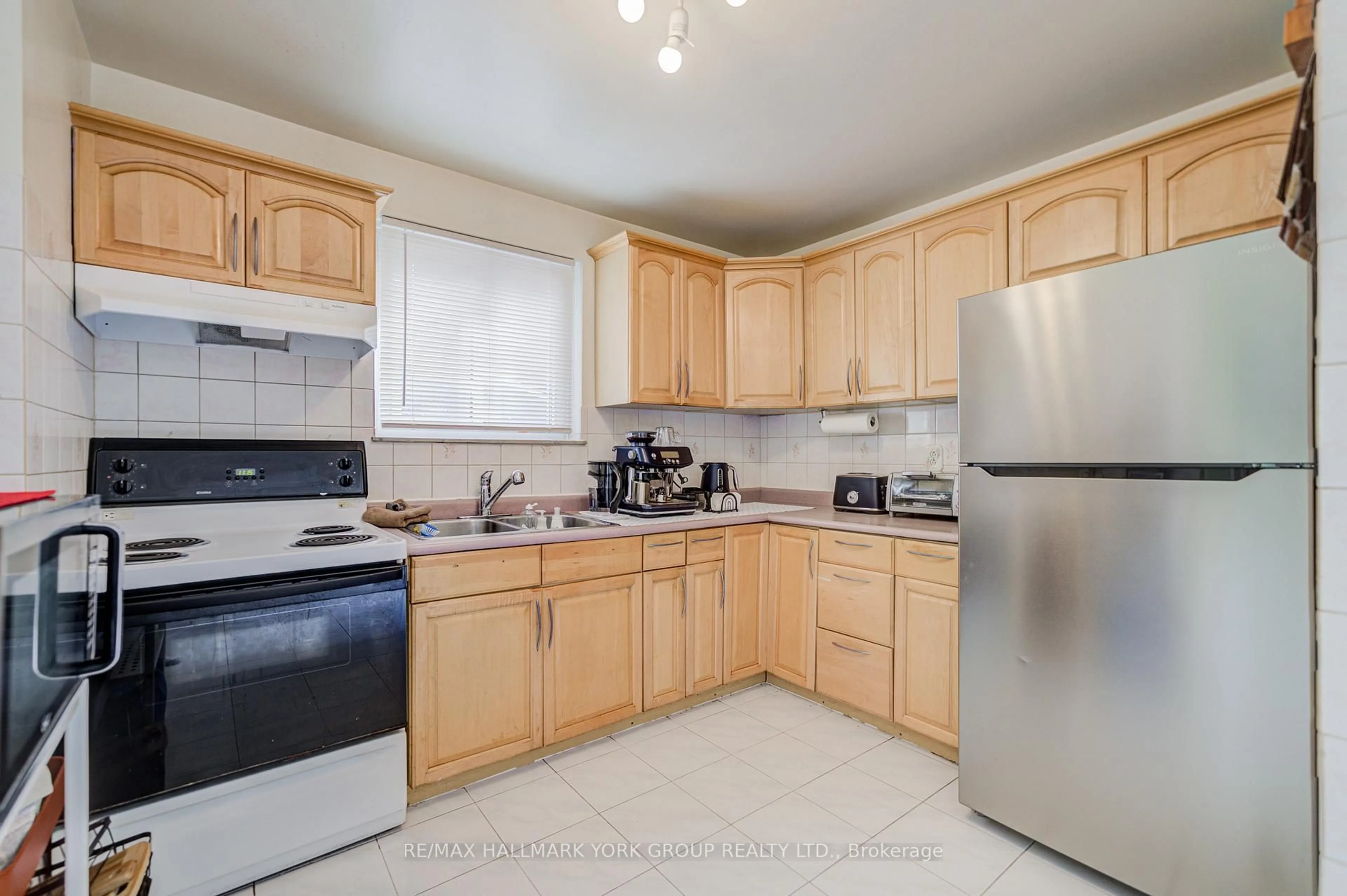Standard kitchen, unknown for 9 Bur Oak Way #6, Toronto Ontario M3L 2G3
