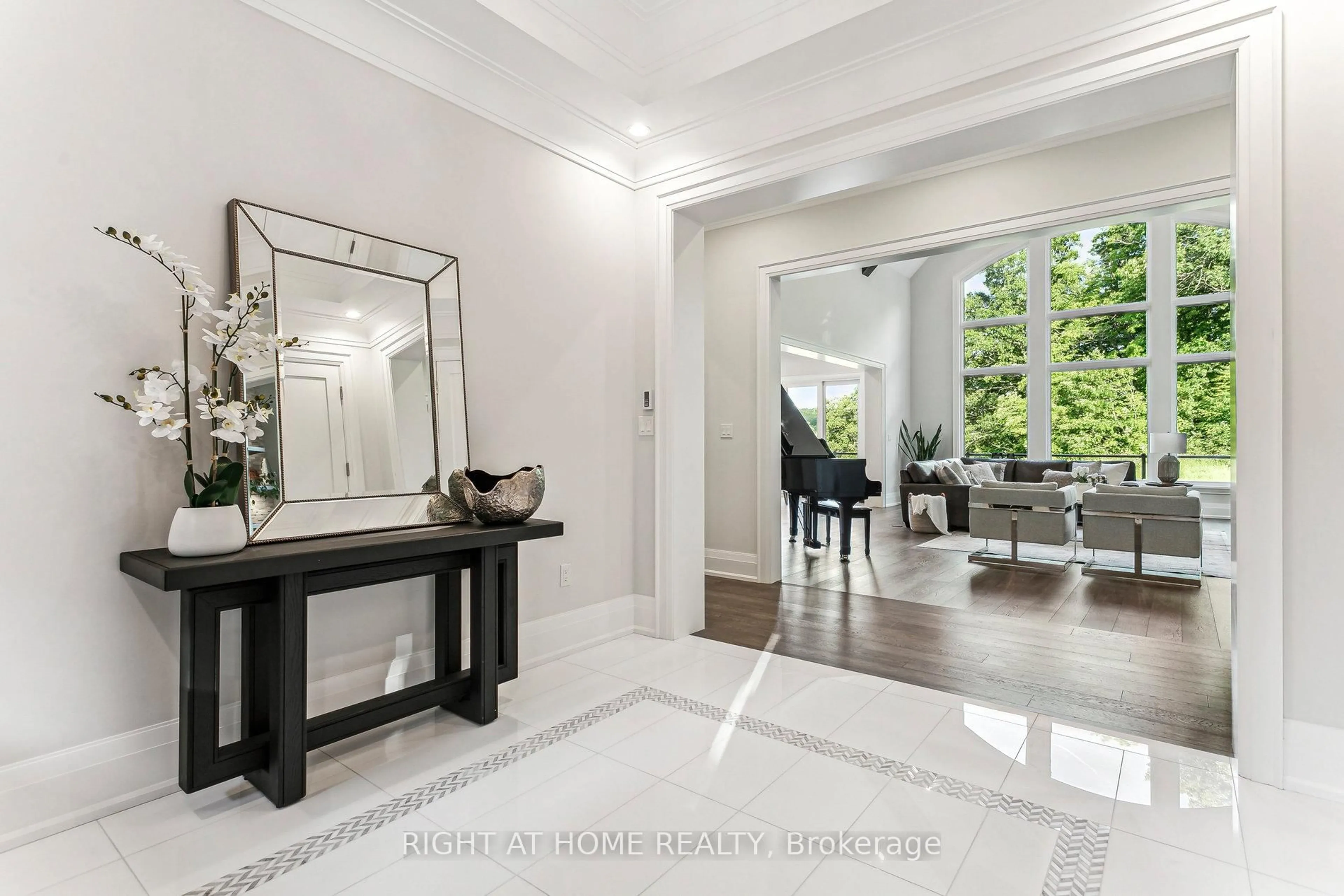 Indoor entryway for 2606 Harvestmoon Lane, Burlington Ontario L7P 0N5