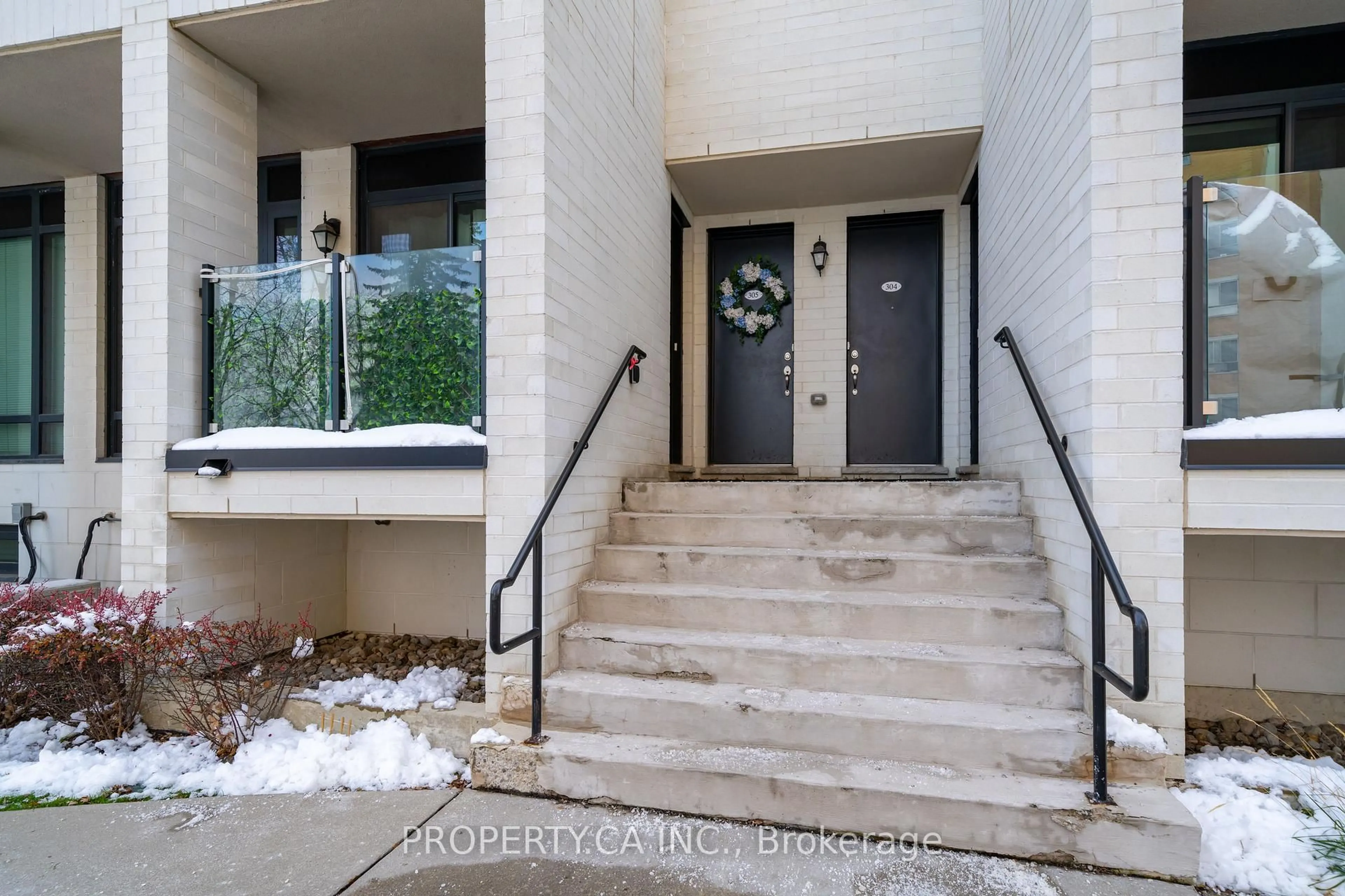 Indoor entryway for 132 Widdicombe Hill Blvd #306, Toronto Ontario M9R 0A6