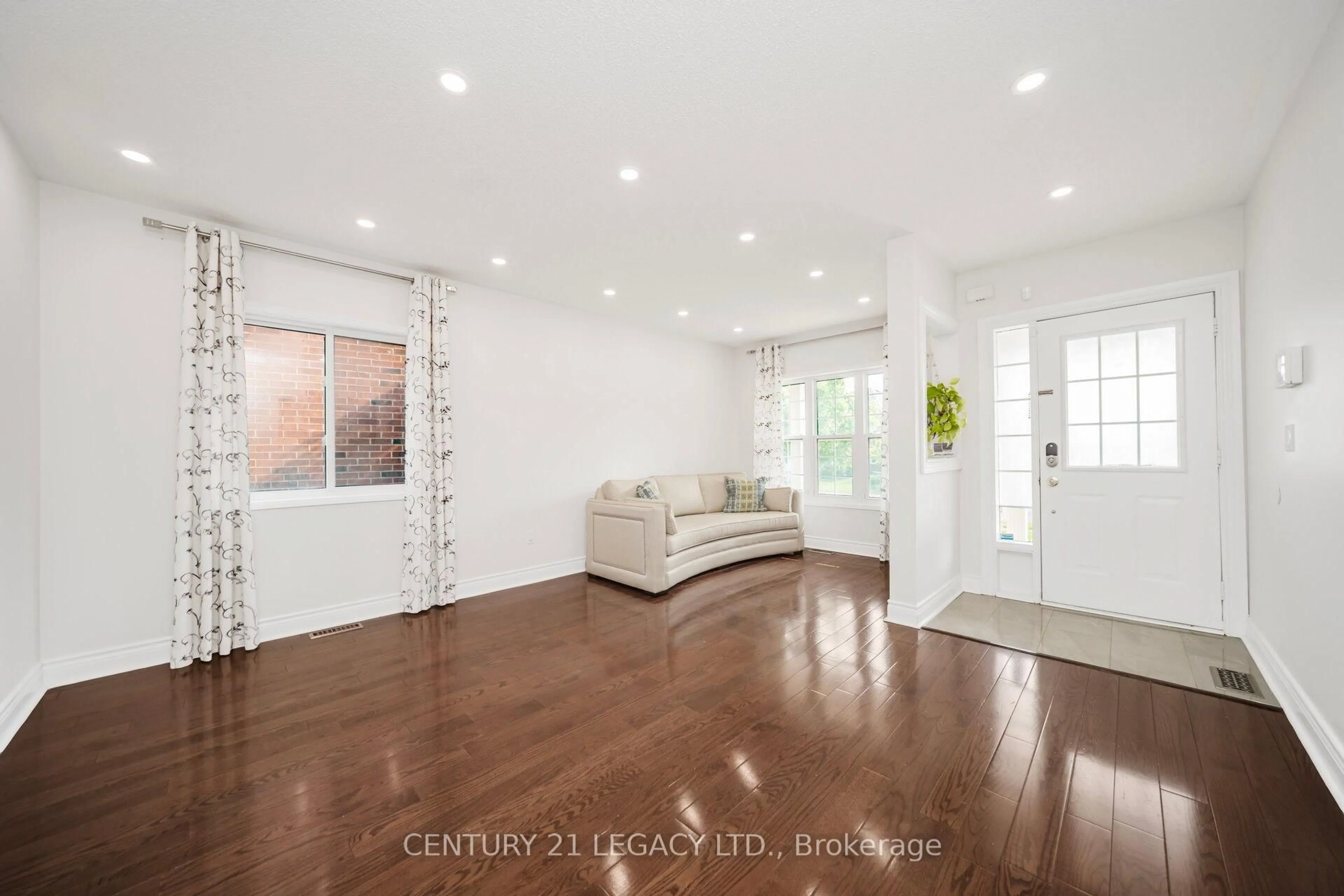 Unknown for 28 Sunnybrook Cres, Brampton Ontario L7A 1Y2