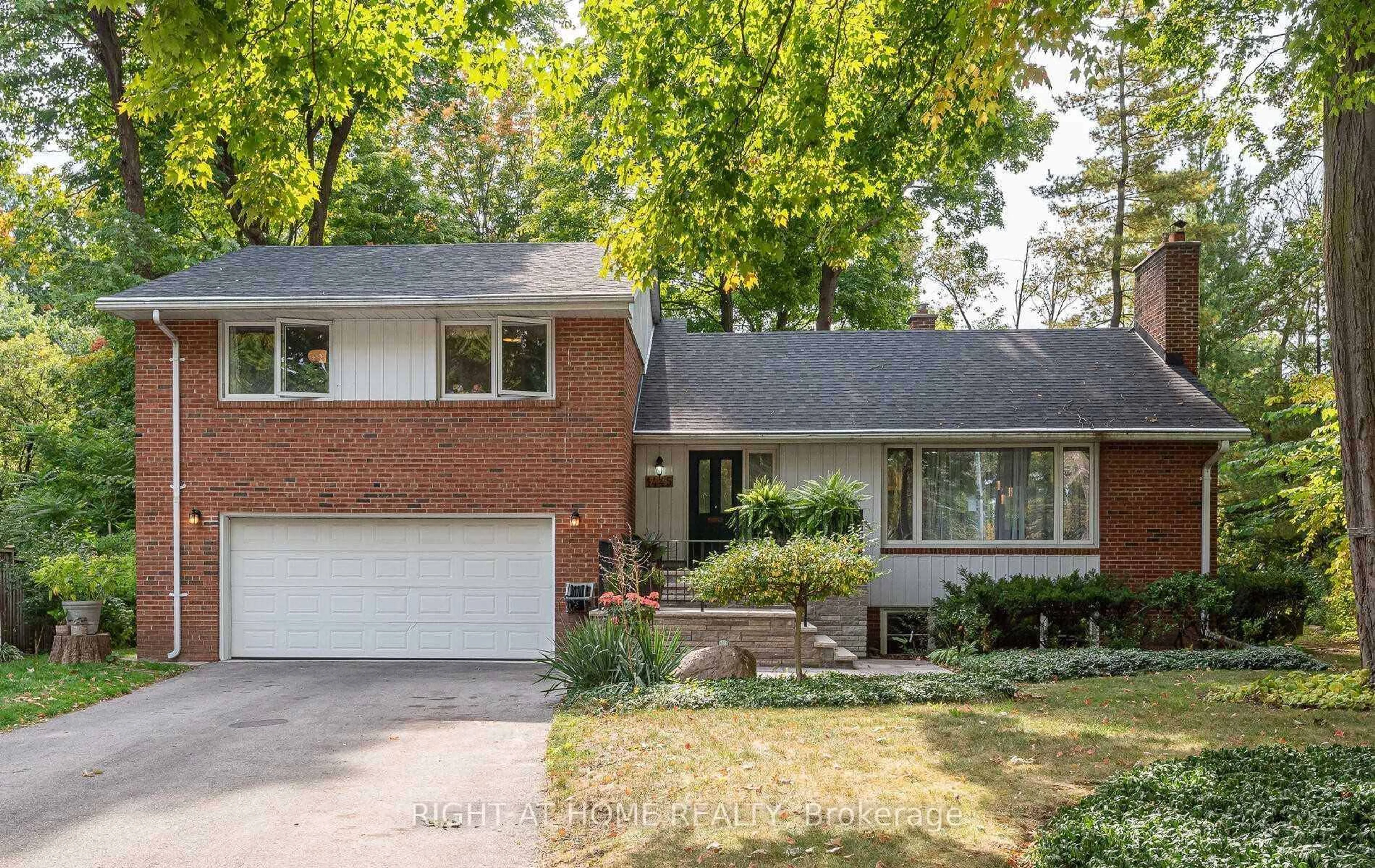 Home with brick exterior material, street for 1445 Ryan Pl, Mississauga Ontario L5C 1J7