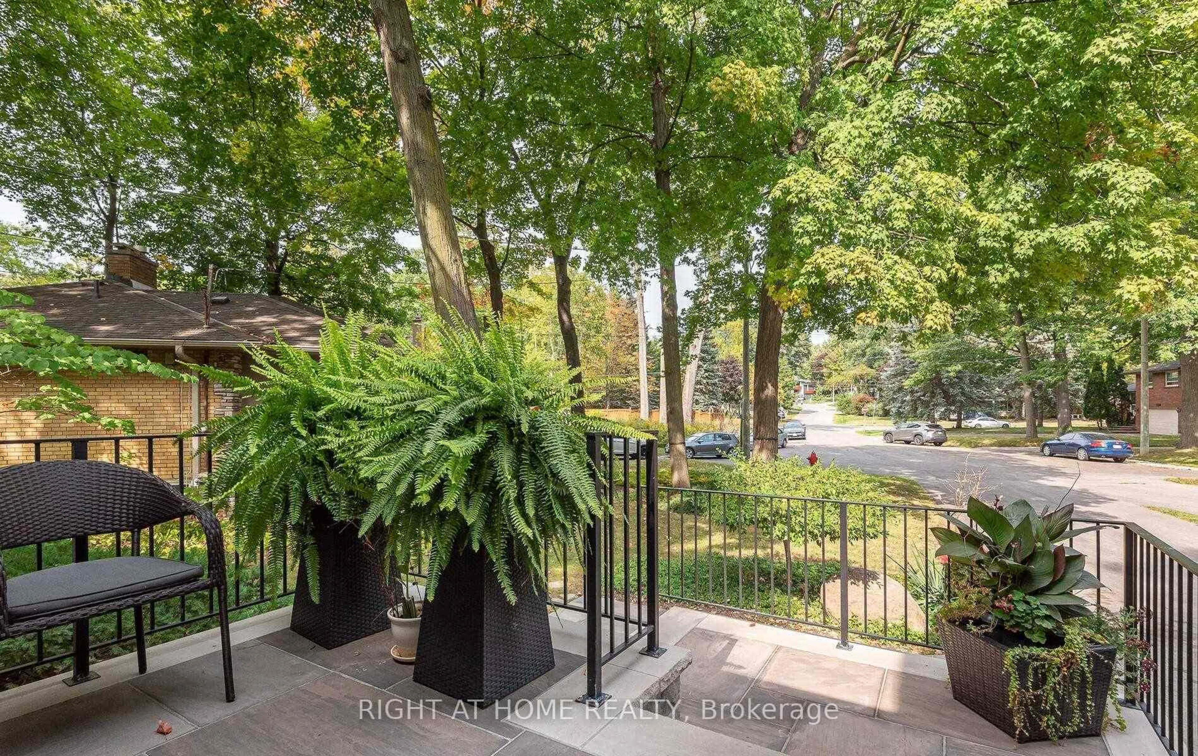 Patio, unknown for 1445 Ryan Pl, Mississauga Ontario L5C 1J7