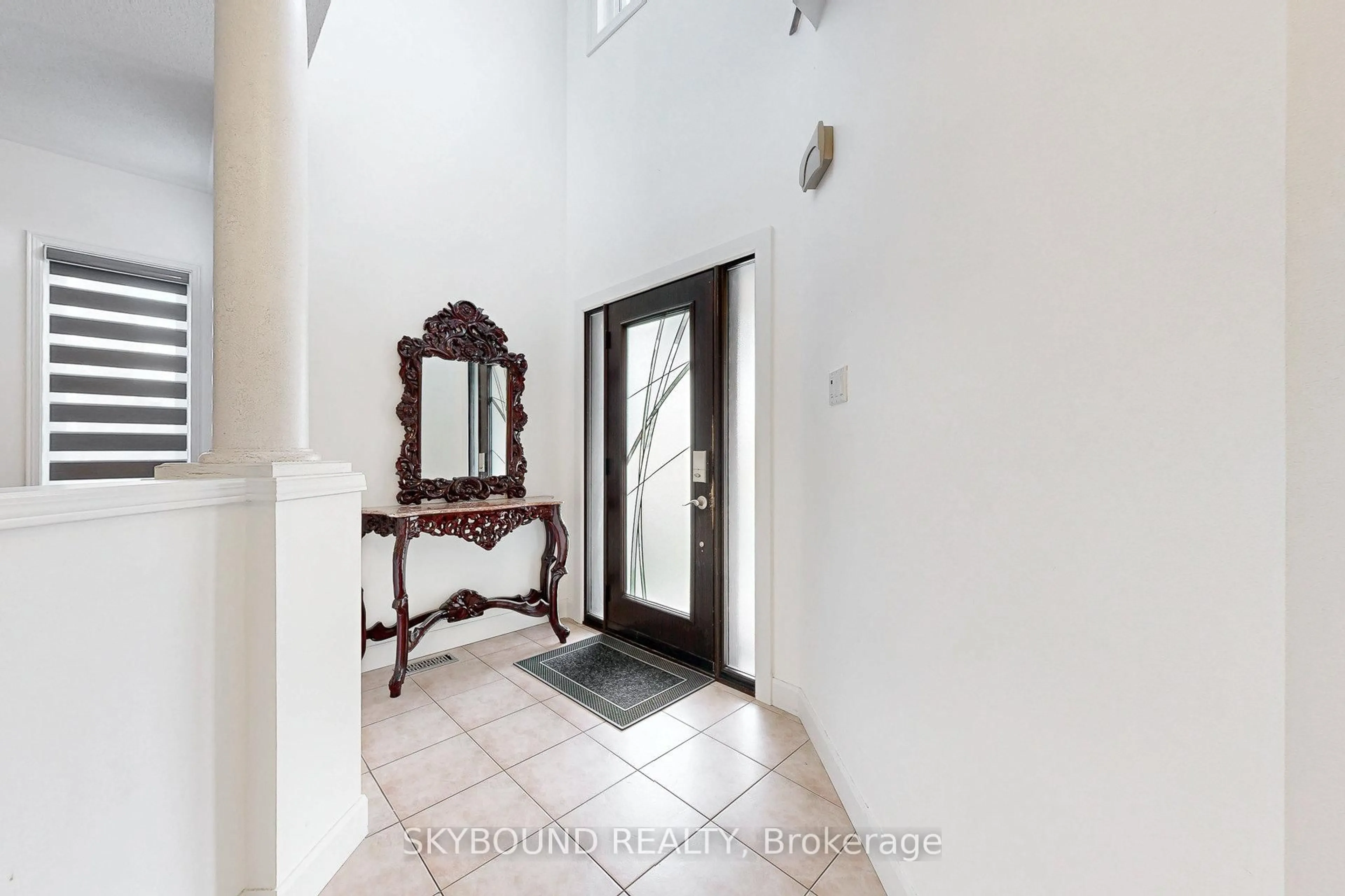 Indoor foyer for 26 Bushberry Rd, Brampton Ontario L7A 1L3