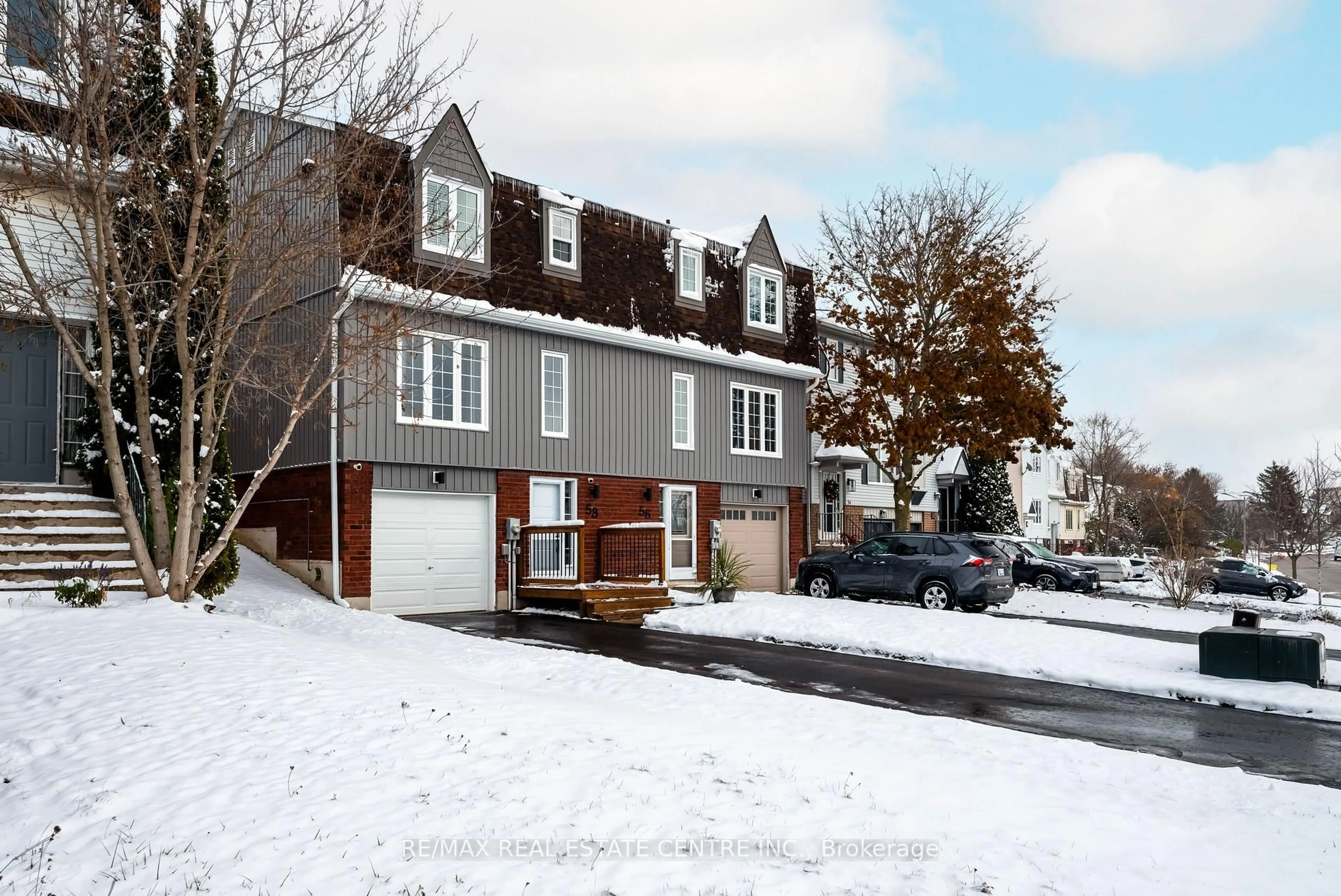 A pic from outside/outdoor area/front of a property/back of a property/a pic from drone, street for 58 Lakeview Crt, Orangeville Ontario L9W 4P2