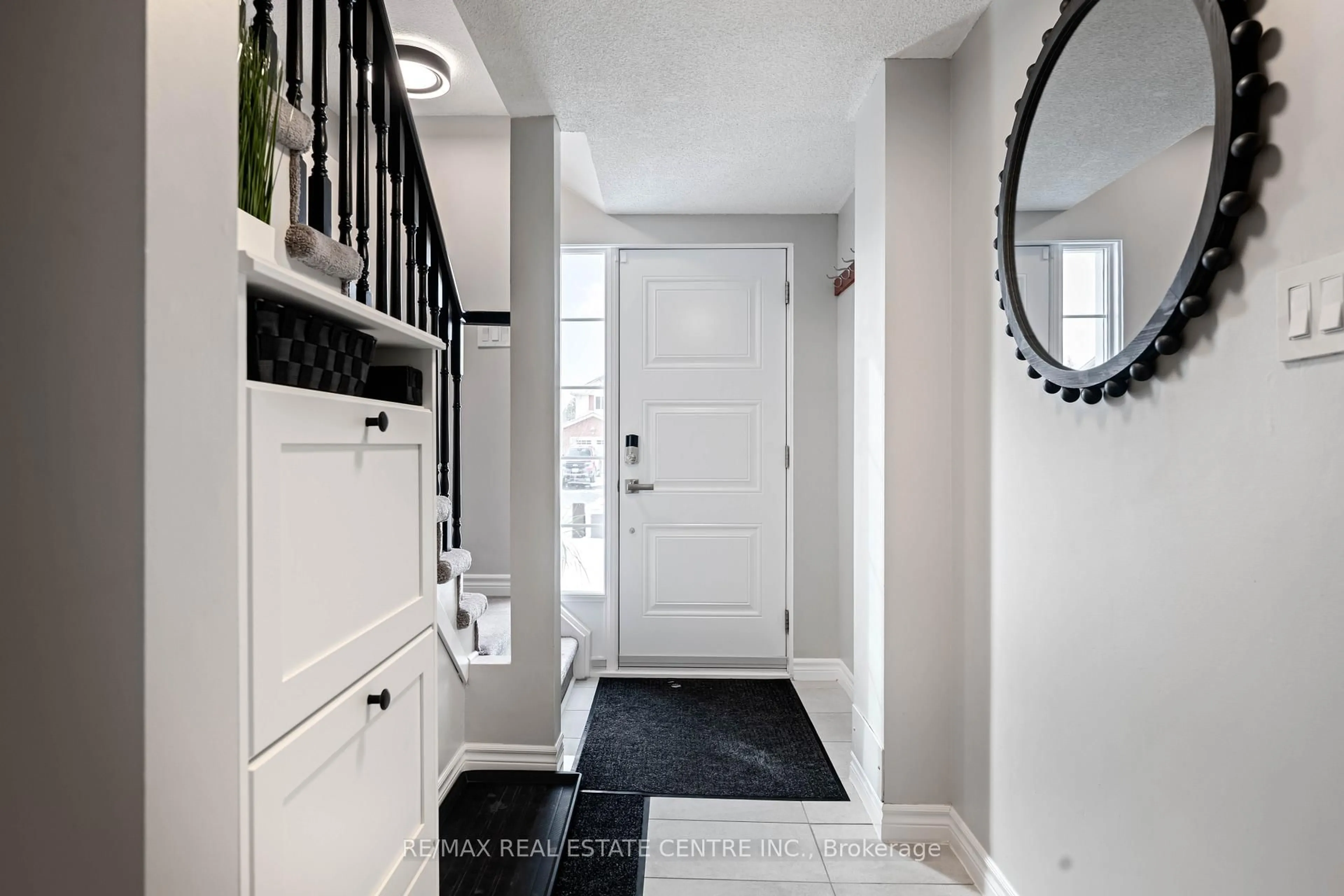 Indoor entryway for 58 Lakeview Crt, Orangeville Ontario L9W 4P2