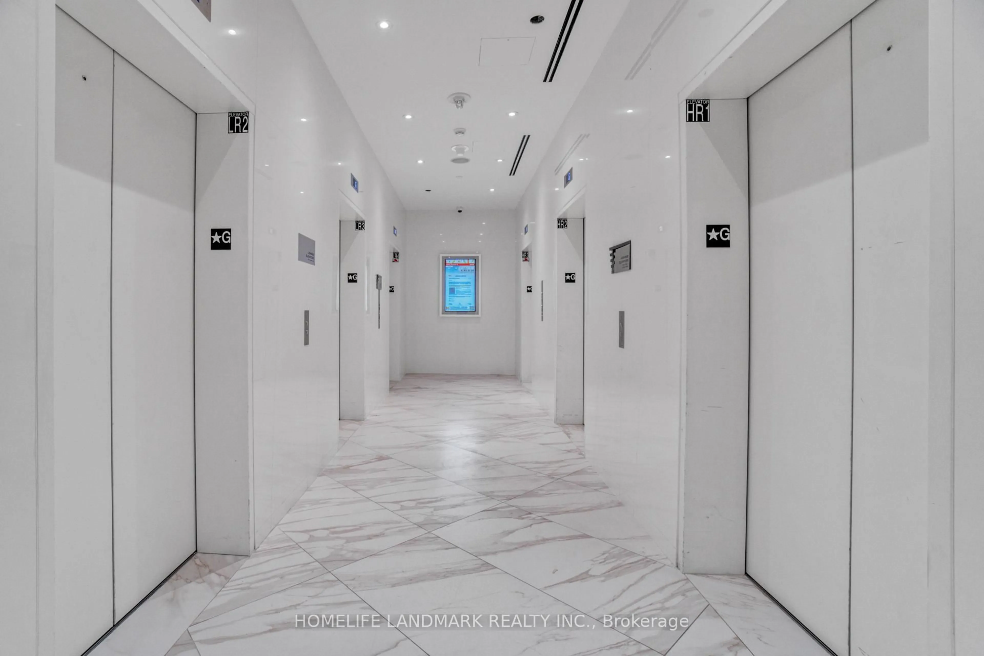 Indoor foyer for 3900 Confederation Pkwy #2312, Mississauga Ontario L5B 0M3