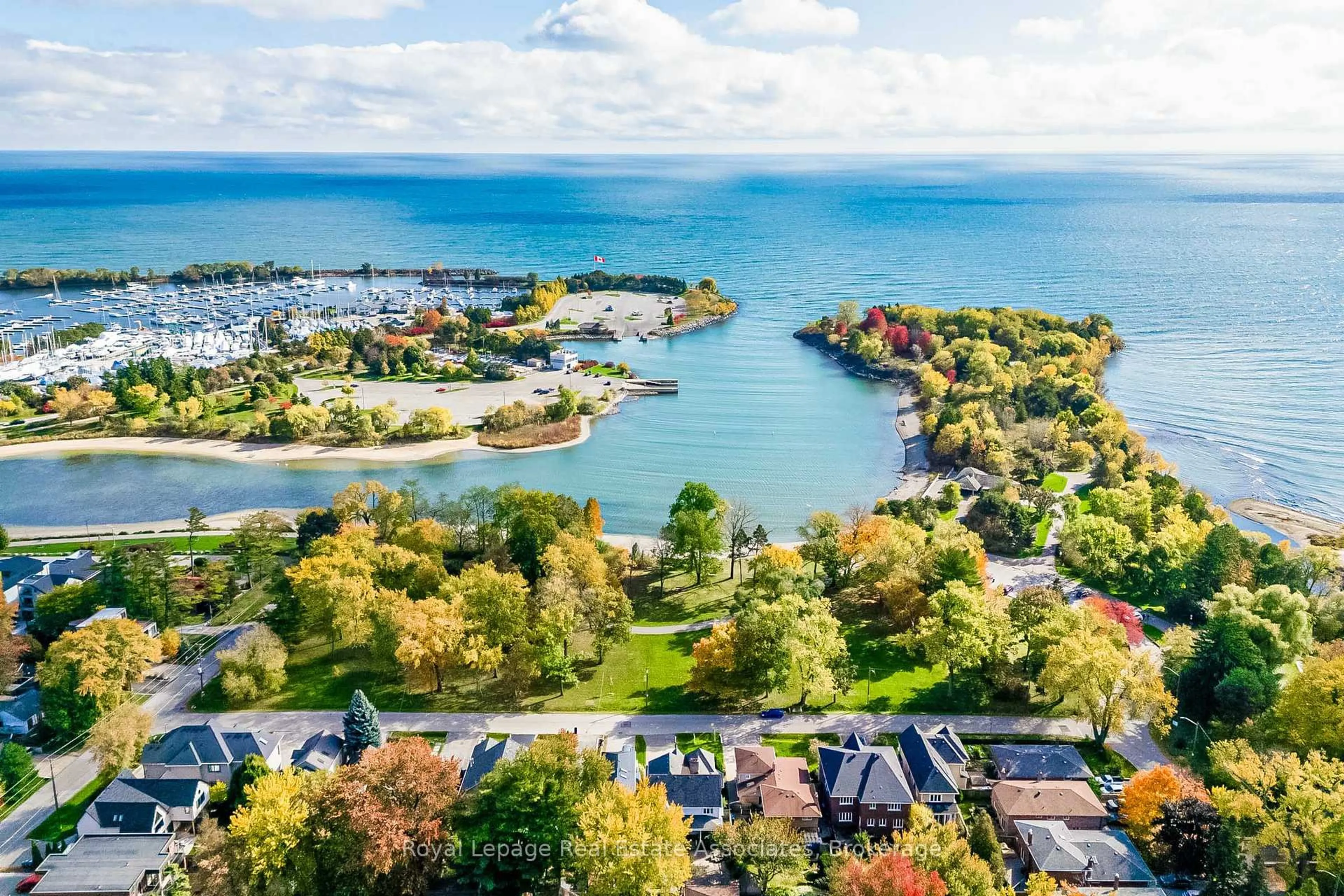 A pic from outside/outdoor area/front of a property/back of a property/a pic from drone, water/lake/river/ocean view for 599 Lakeside Ave, Mississauga Ontario L5G 1N7