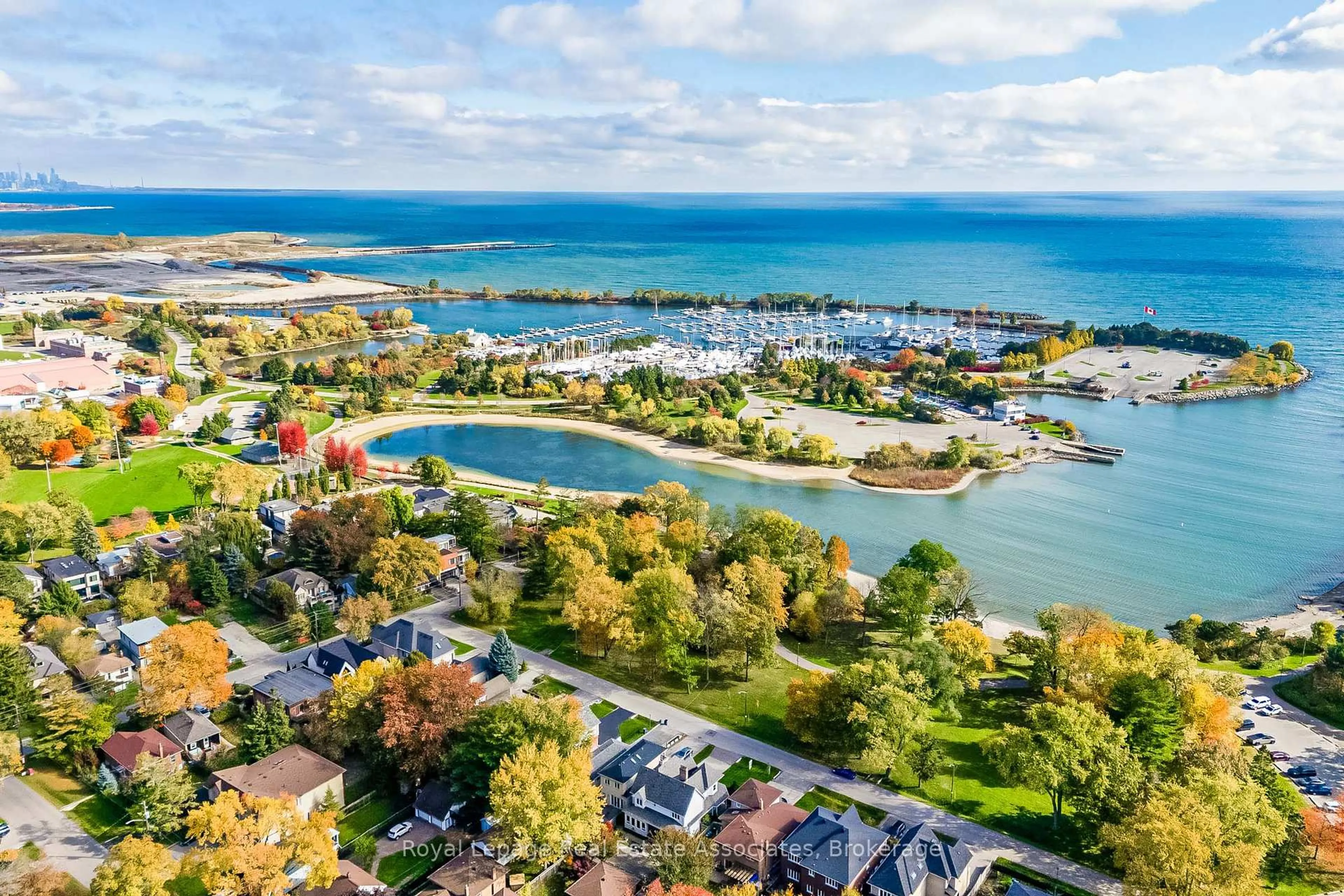 A pic from outside/outdoor area/front of a property/back of a property/a pic from drone, water/lake/river/ocean view for 599 Lakeside Ave, Mississauga Ontario L5G 1N7