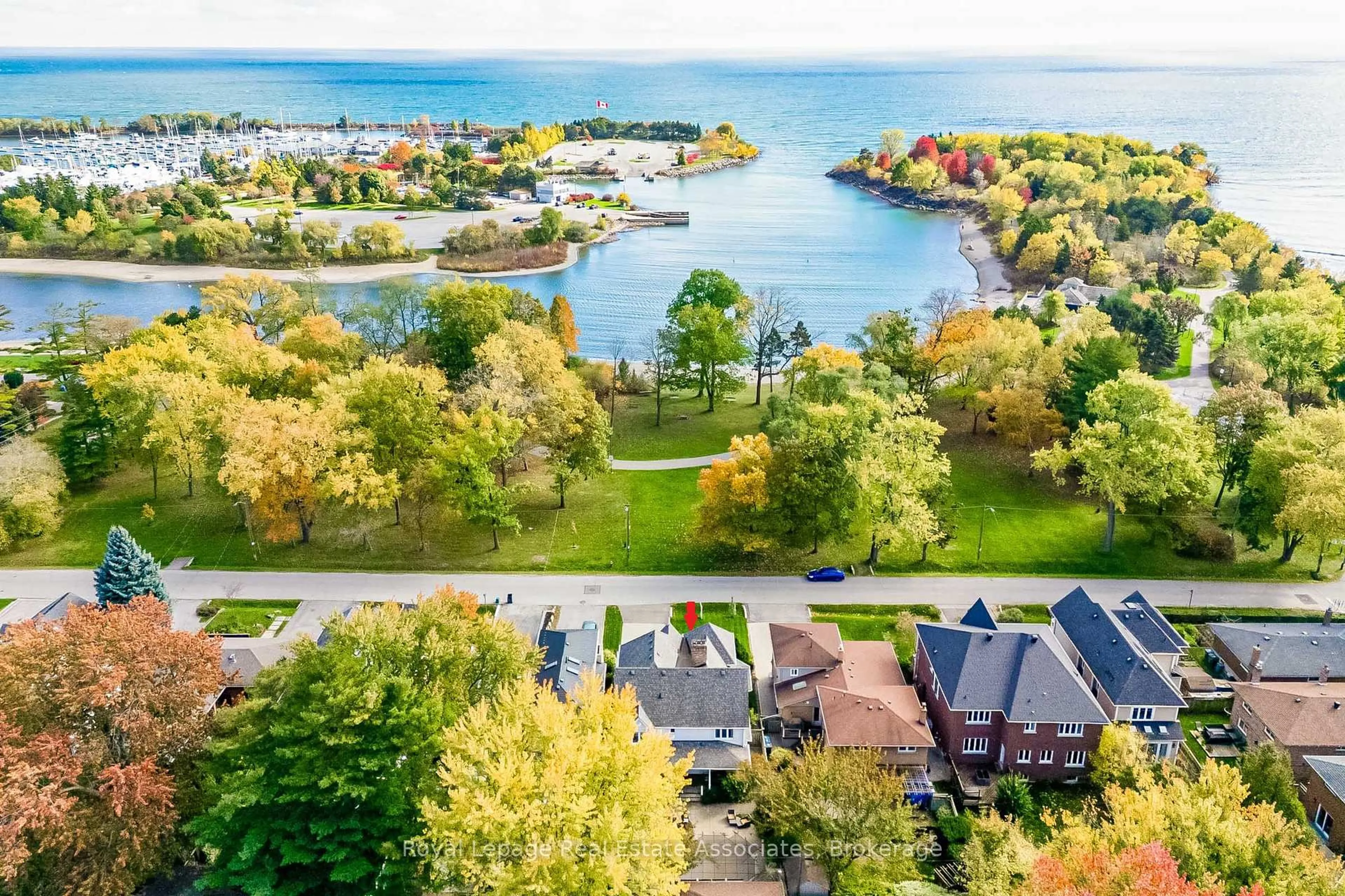 A pic from outside/outdoor area/front of a property/back of a property/a pic from drone, water/lake/river/ocean view for 599 Lakeside Ave, Mississauga Ontario L5G 1N7