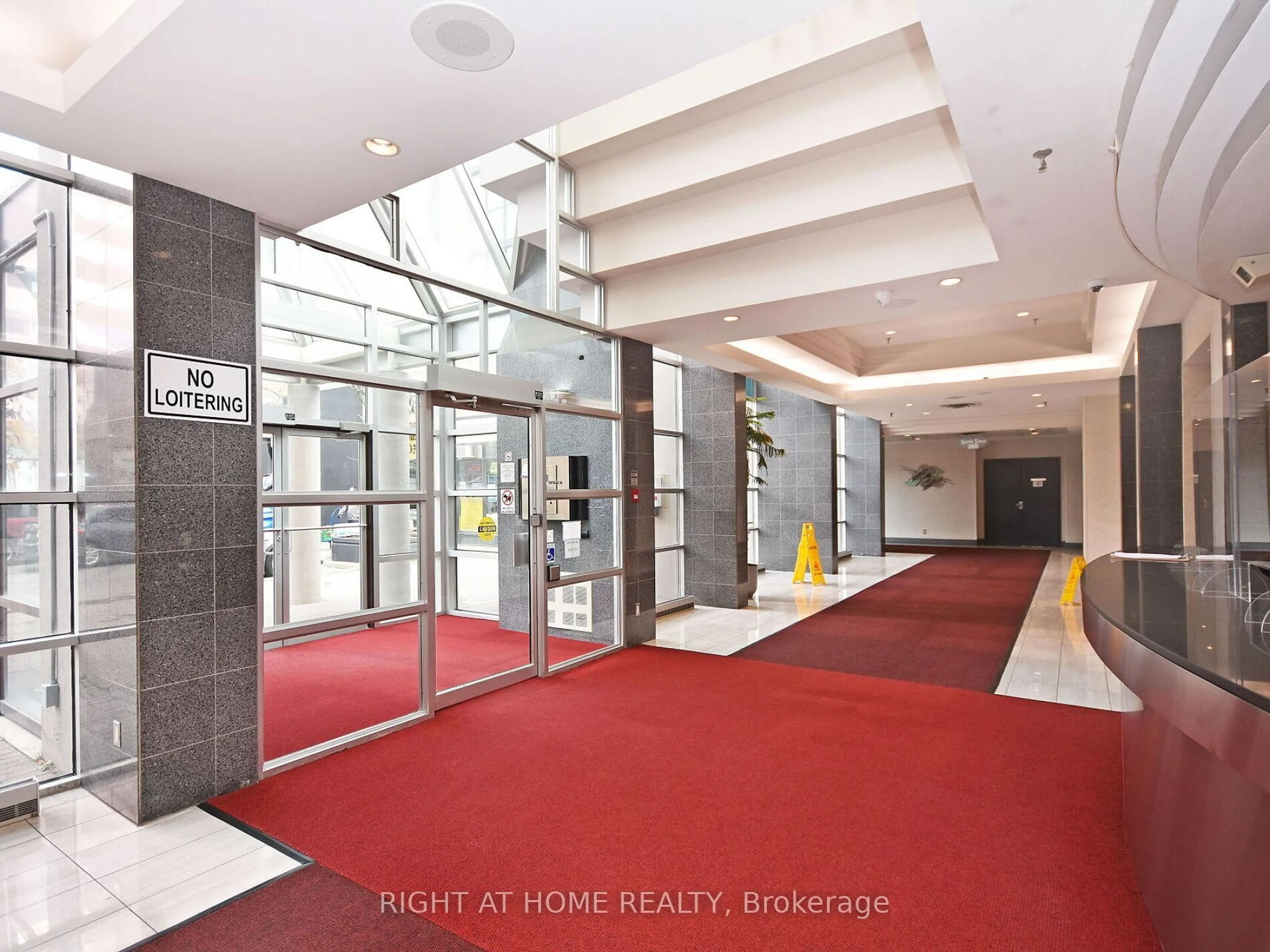 Indoor foyer for 285 Enfield Pl #1208, Mississauga Ontario L5B 3Y6