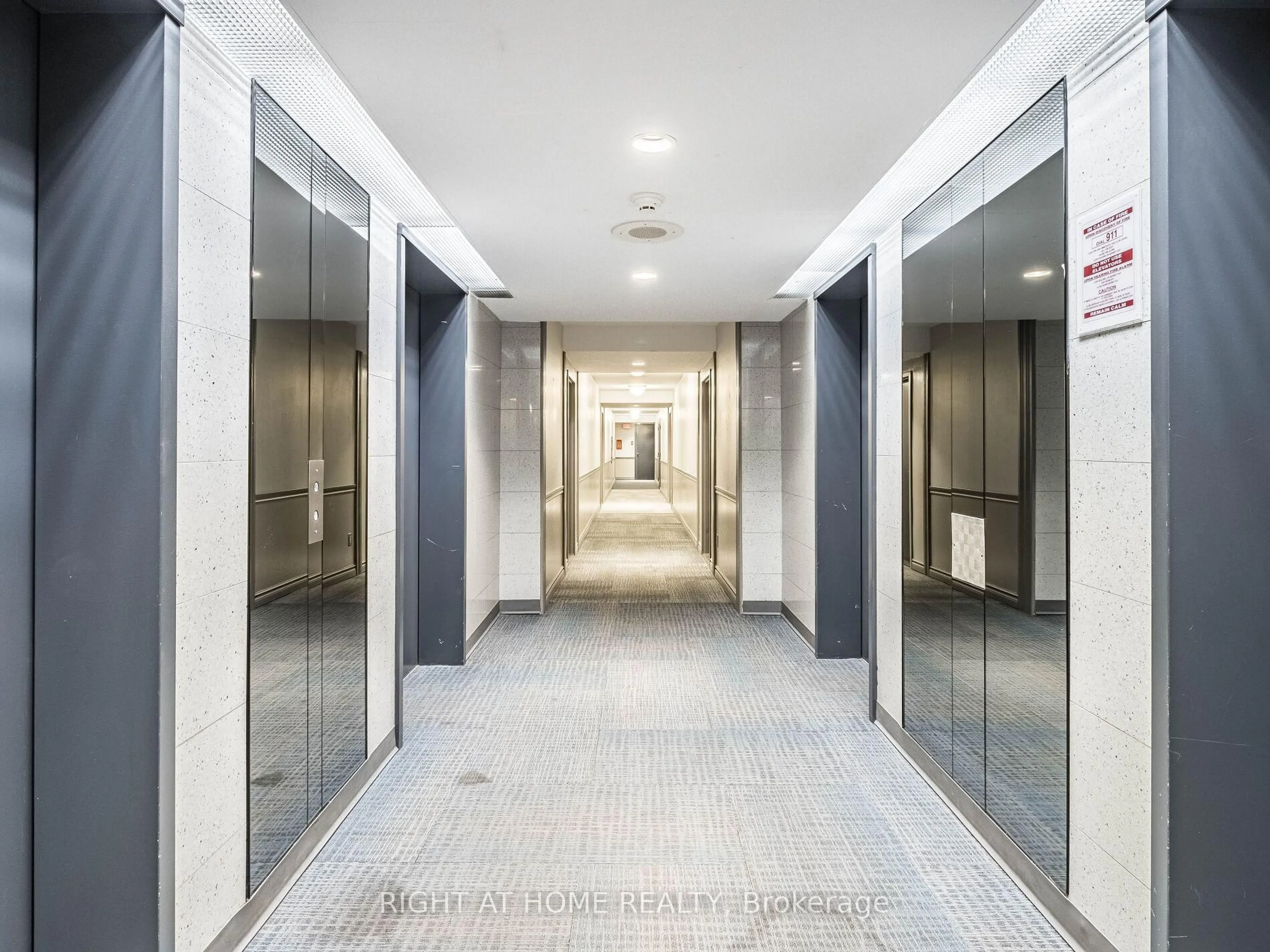 Indoor foyer for 285 Enfield Pl #1208, Mississauga Ontario L5B 3Y6