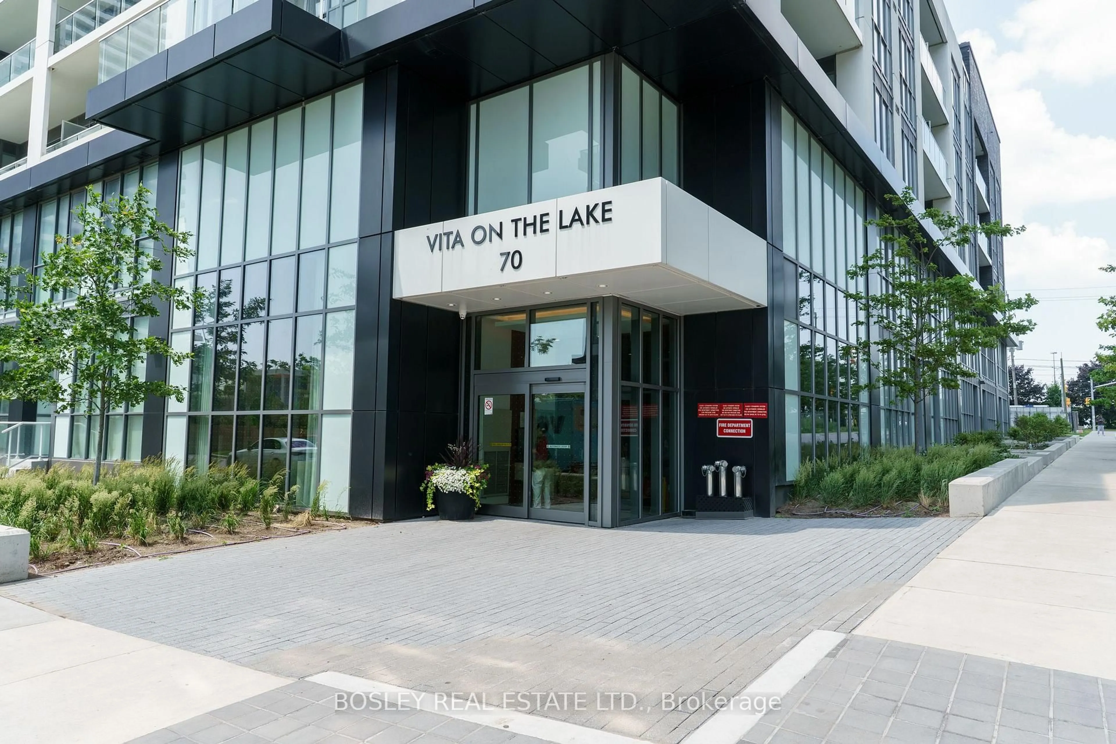 Indoor foyer for 70 Annie Craig Dr #5104, Toronto Ontario M8V 0G2