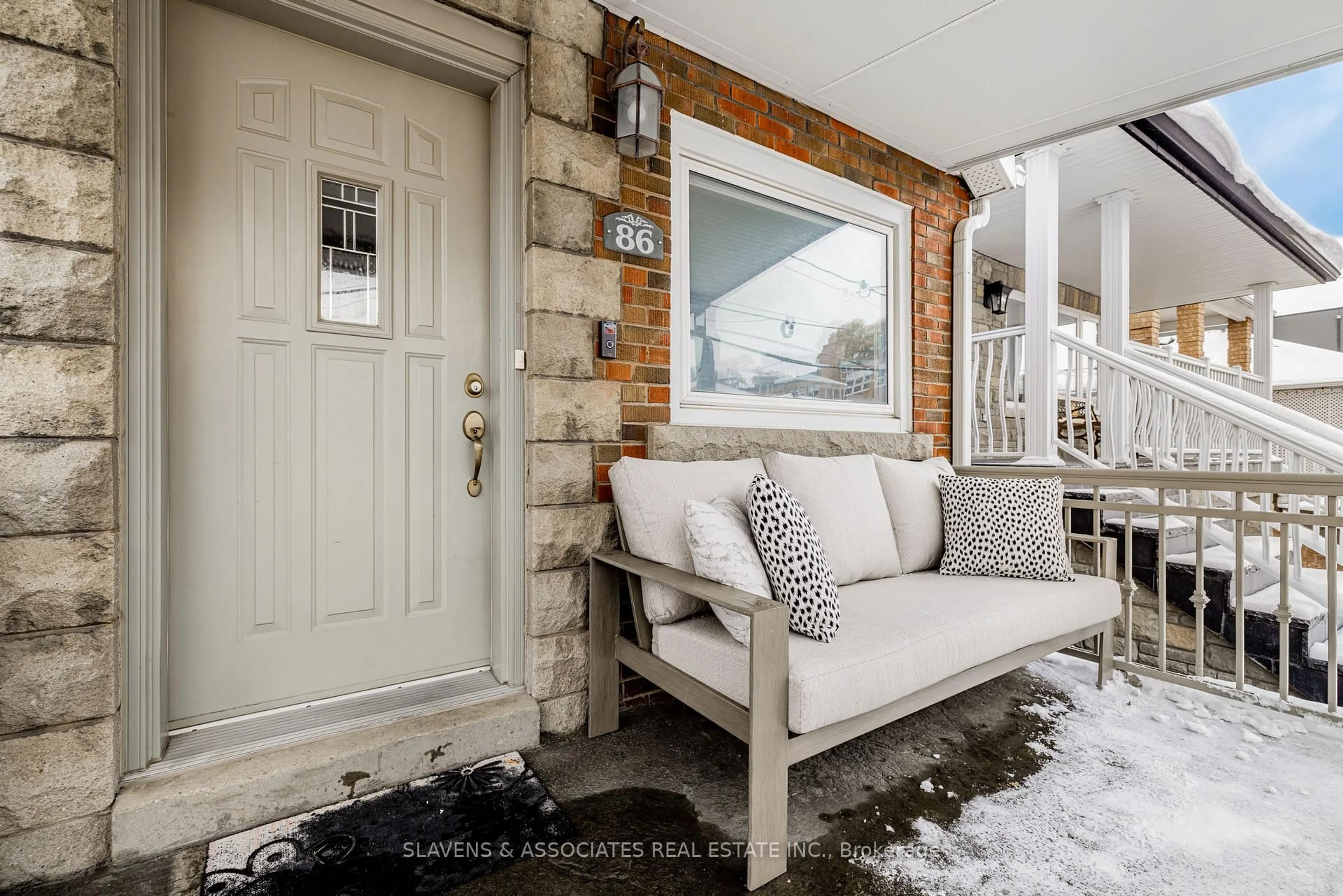 Indoor entryway for 86 Holmesdale Rd, Toronto Ontario M6E 1Y1