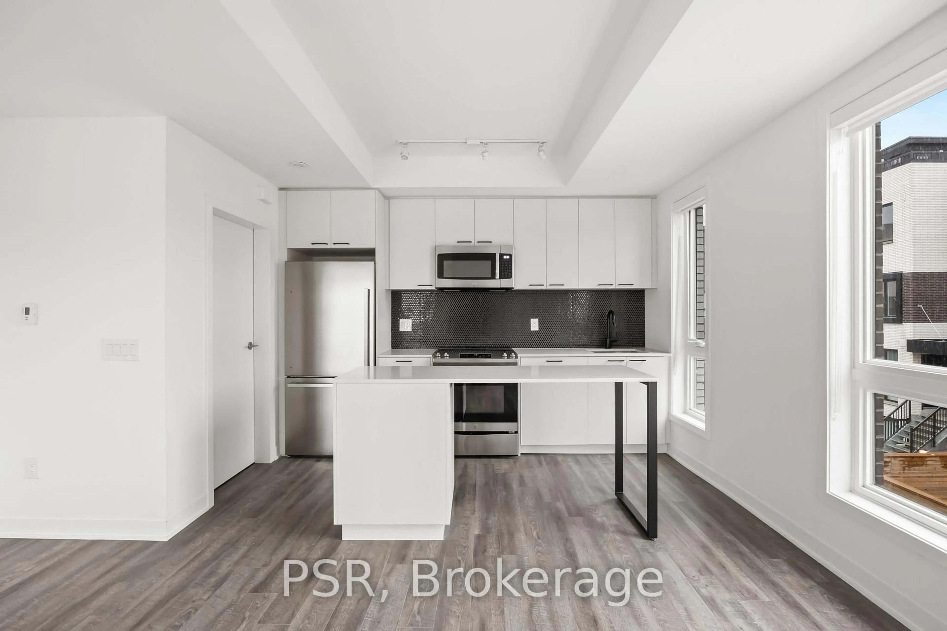 Unknown for 40 Ed Clark Gardens Blvd #TH13, Toronto Ontario M6N 0B5