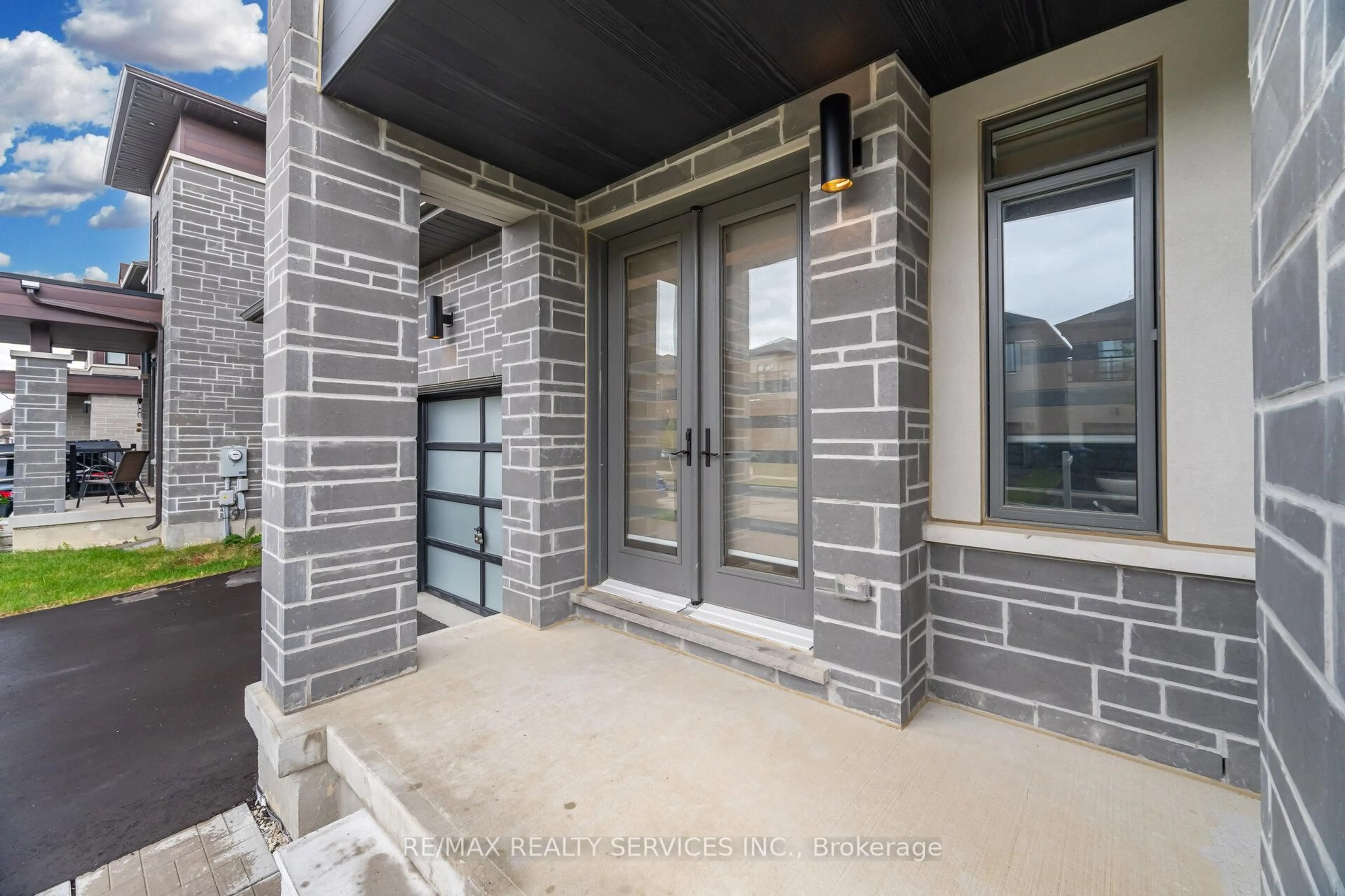 Indoor entryway for 36 Michener Dr, Brampton Ontario L6R 4E9