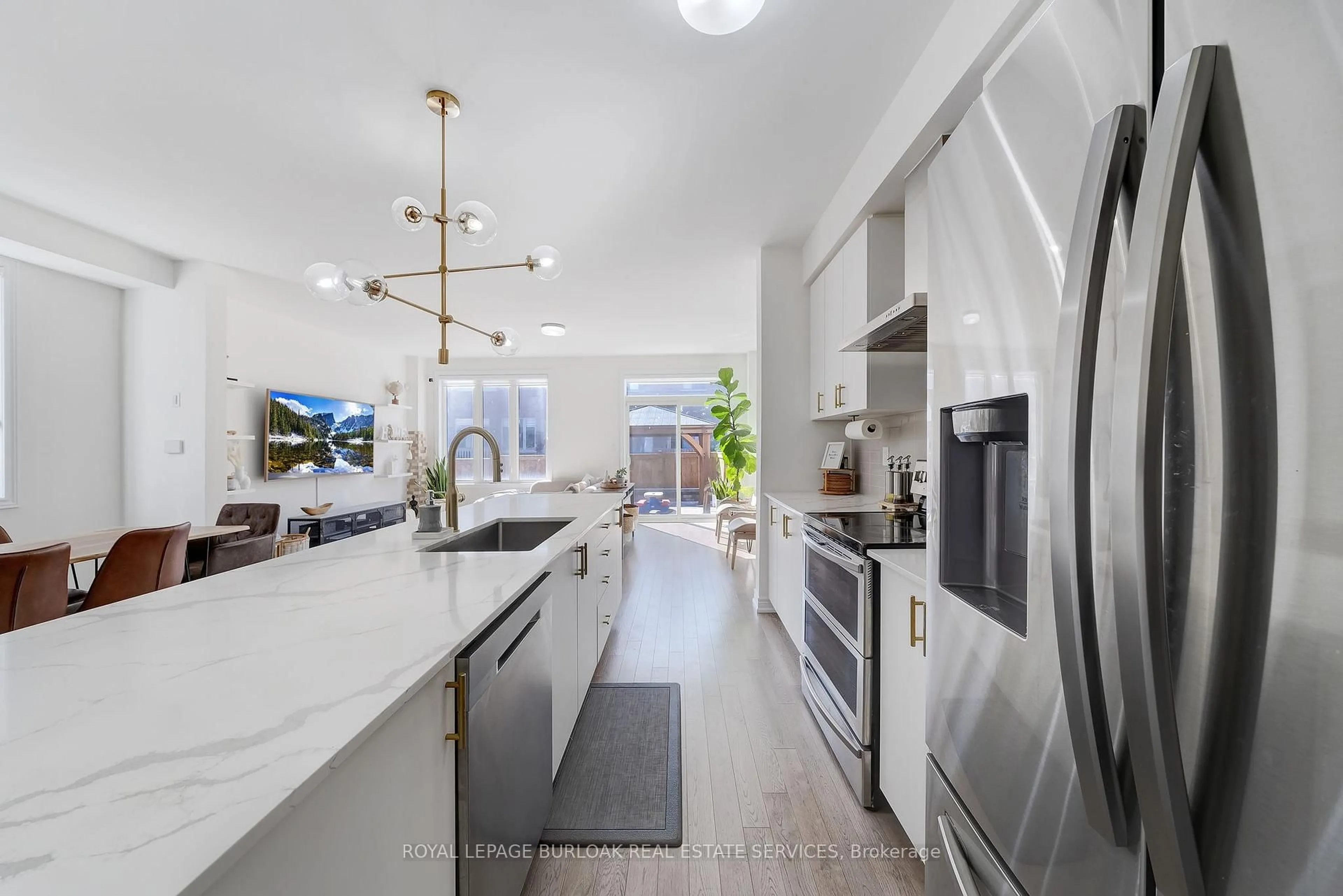 Open concept kitchen, ceramic/tile floor for 1264 Chee Chee Landing, Milton Ontario L9E 1L1