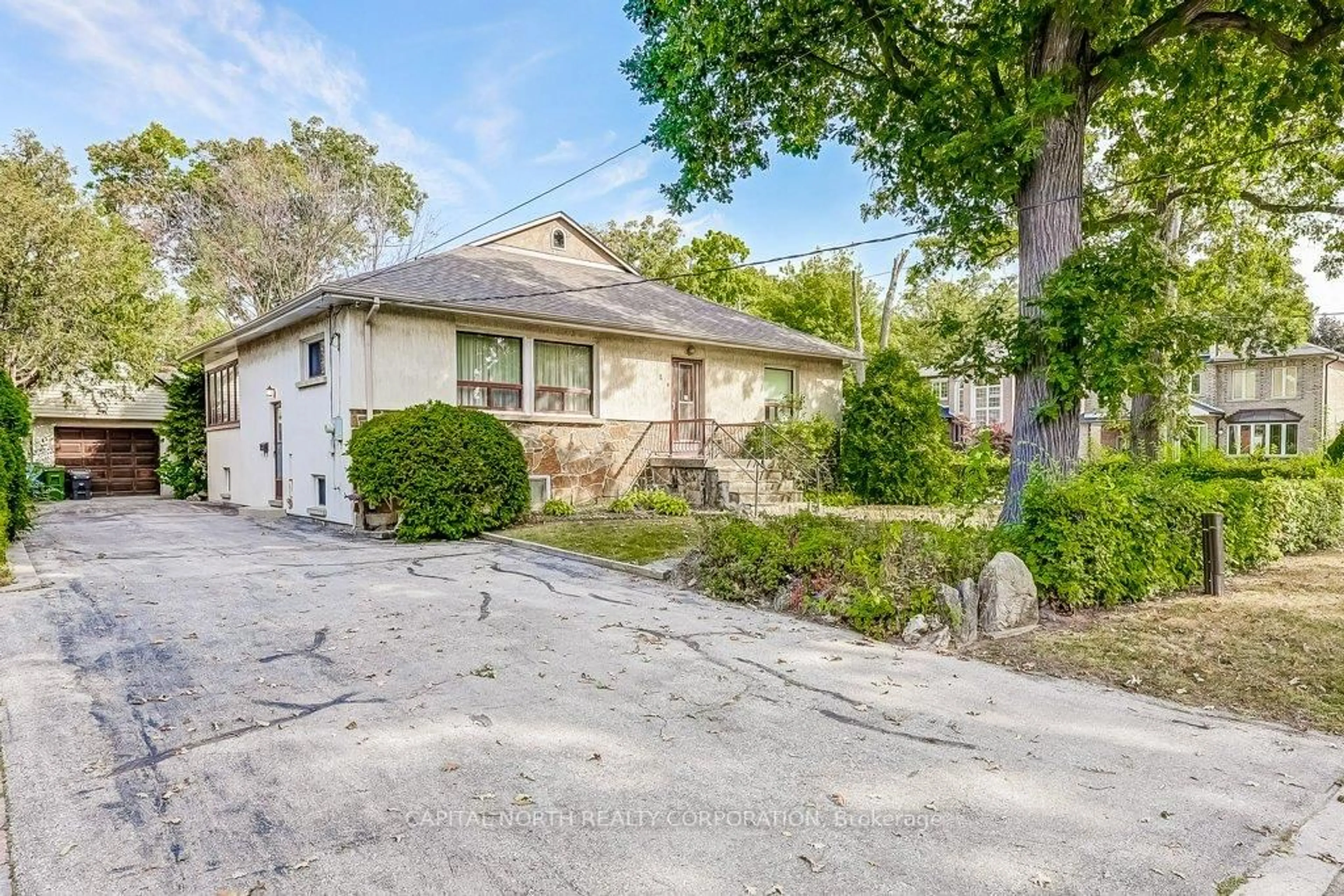 A pic from outside/outdoor area/front of a property/back of a property/a pic from drone, street for 2 Rollet Dr, Toronto Ontario M6L 1J9