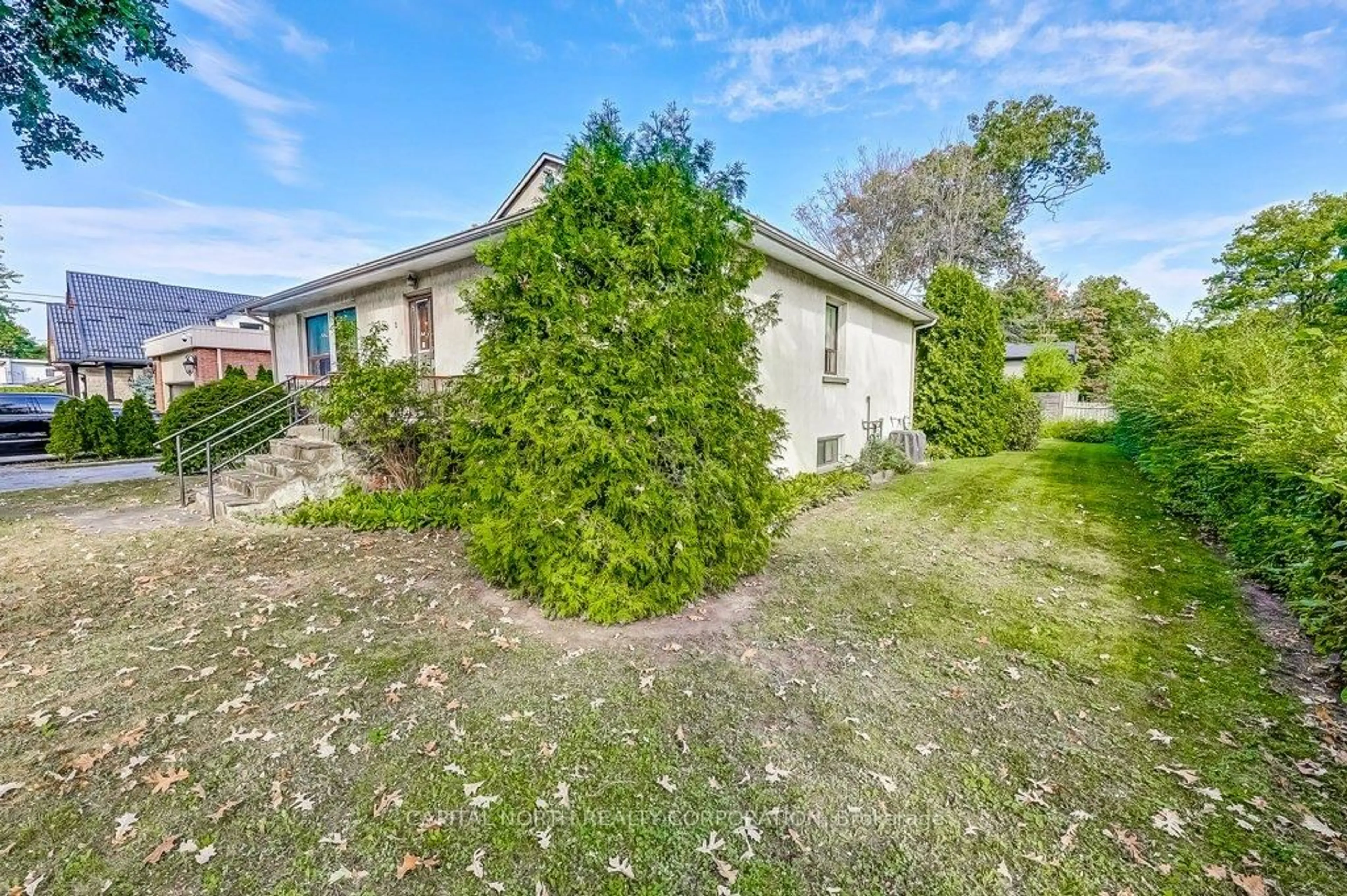 A pic from outside/outdoor area/front of a property/back of a property/a pic from drone, street for 2 Rollet Dr, Toronto Ontario M6L 1J9