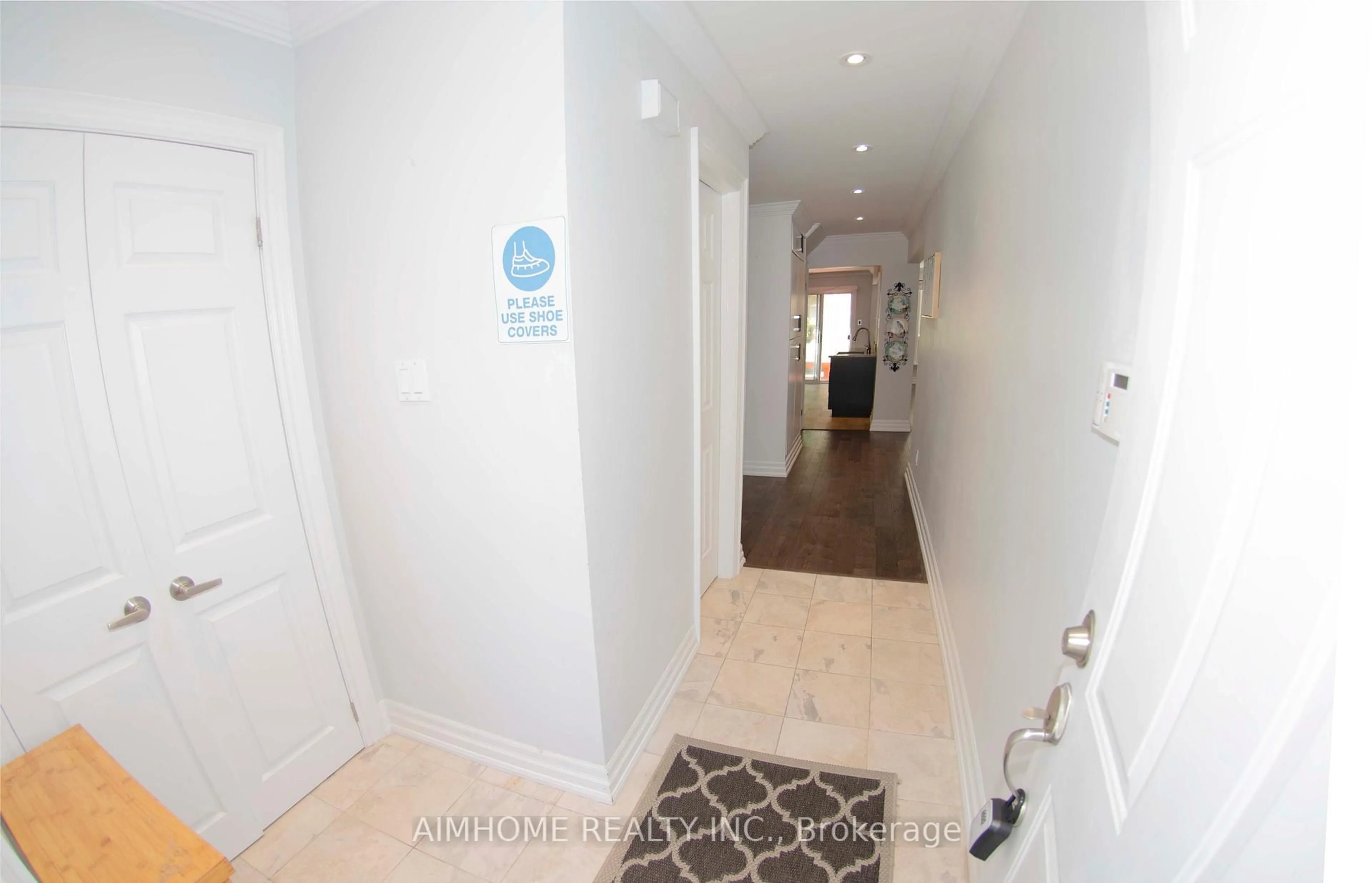 Indoor foyer for 1224 Kirstie Crt #54, Oakville Ontario L6H 5C5