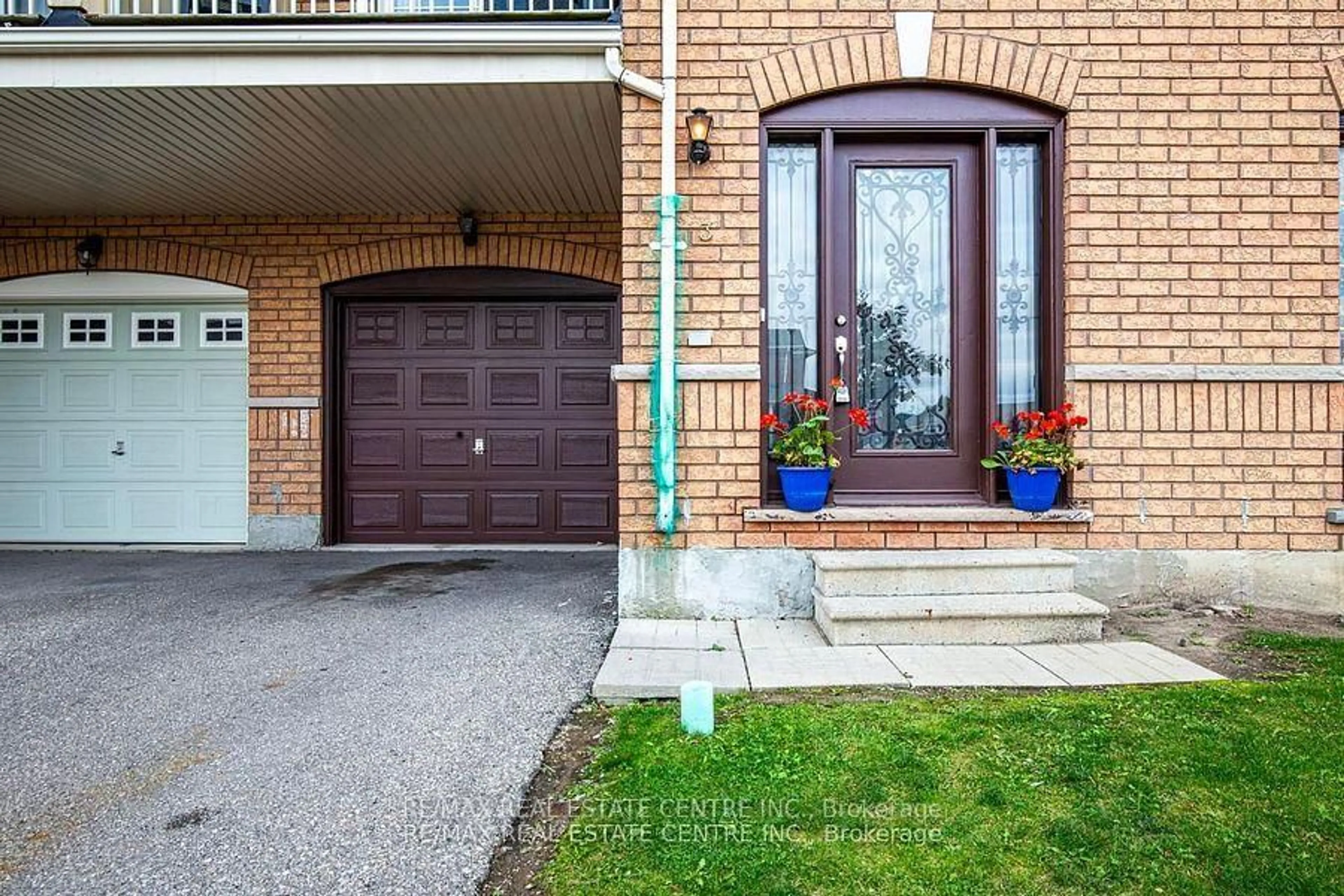Home with brick exterior material, street for 620 Ferguson Dr #3, Milton Ontario L9T 0M7